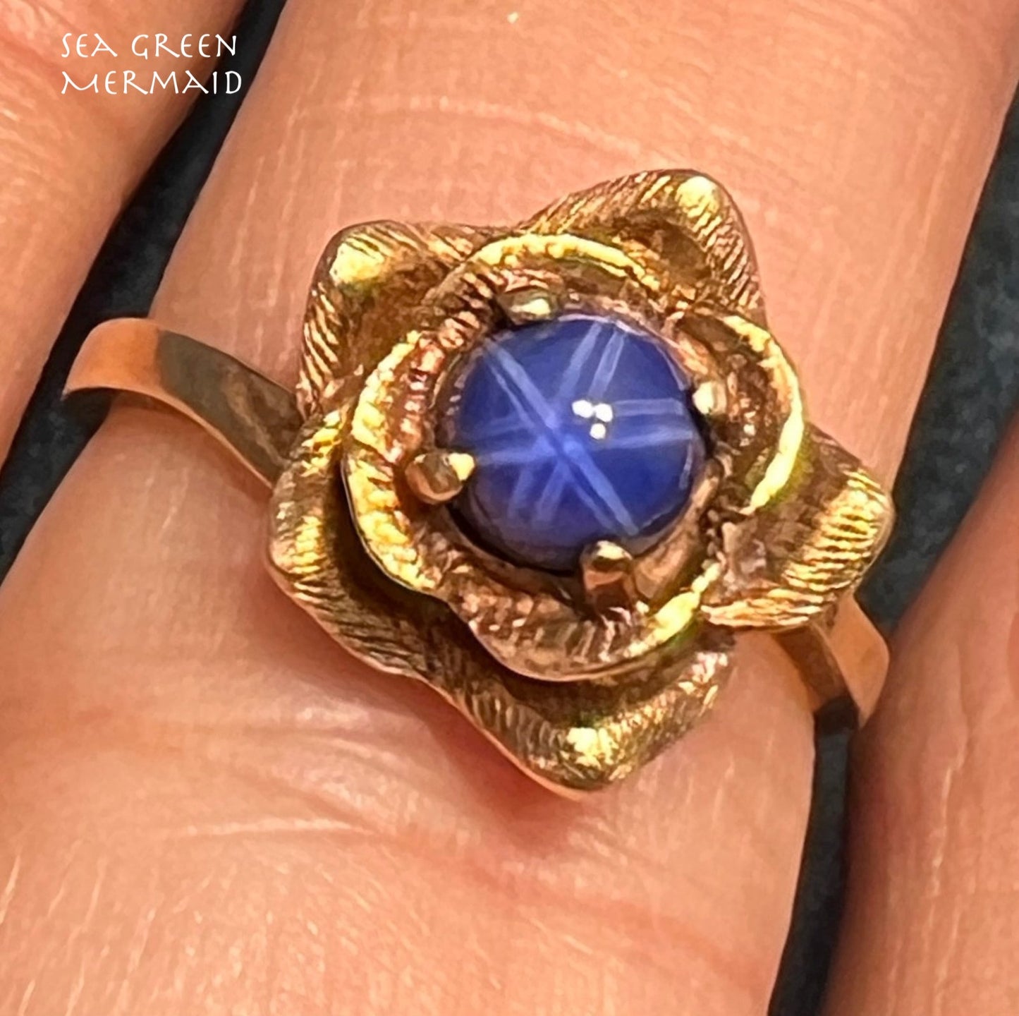 10k Yellow Gold Blue Lindy Star Sapphire Ring. 3-D Rose Blossom