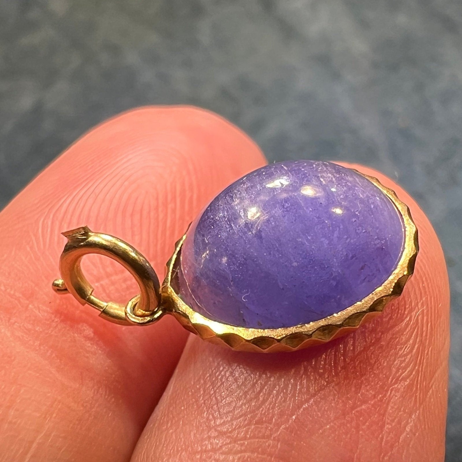 10k Yellow Gold Cabochon Tanzanite Pendant. Periwinkle