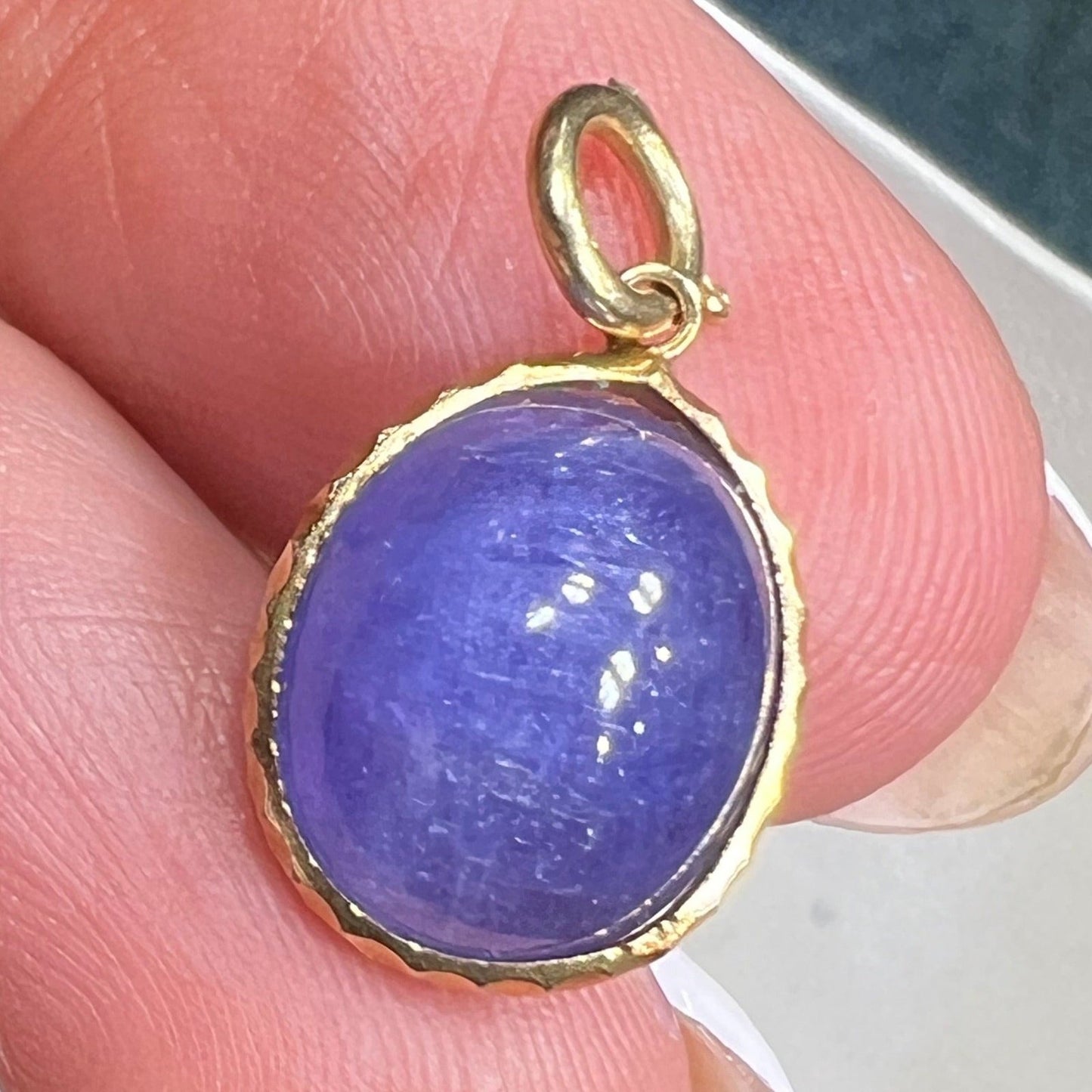 10k Yellow Gold Cabochon Tanzanite Pendant. Periwinkle