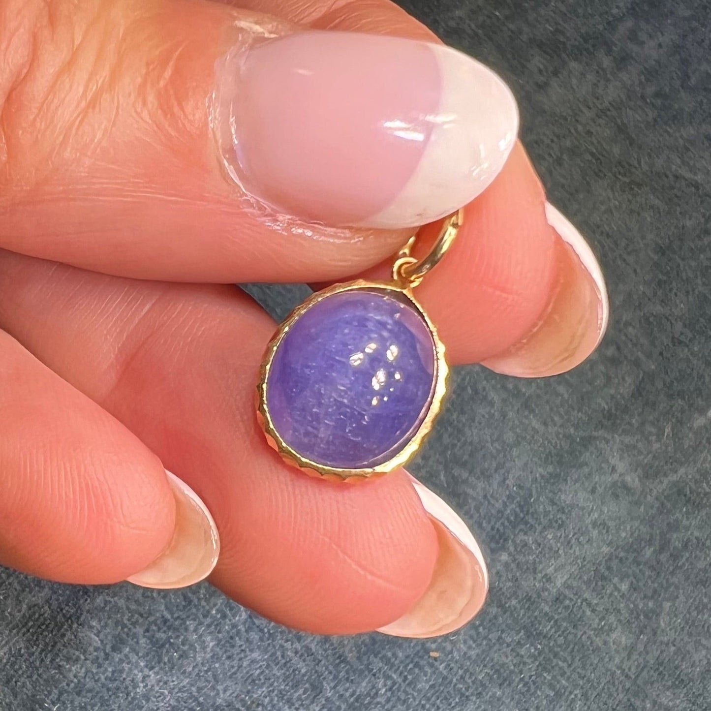 10k Yellow Gold Cabochon Tanzanite Pendant. Periwinkle