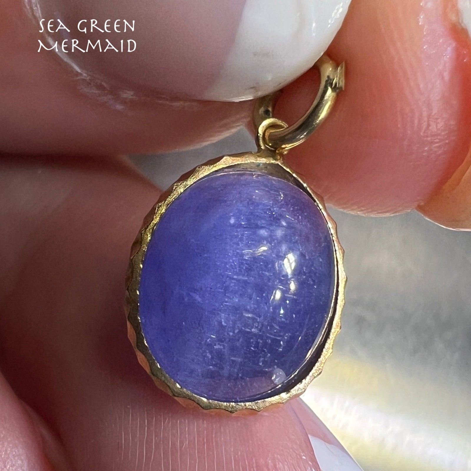 10k Yellow Gold Cabochon Tanzanite Pendant. Periwinkle