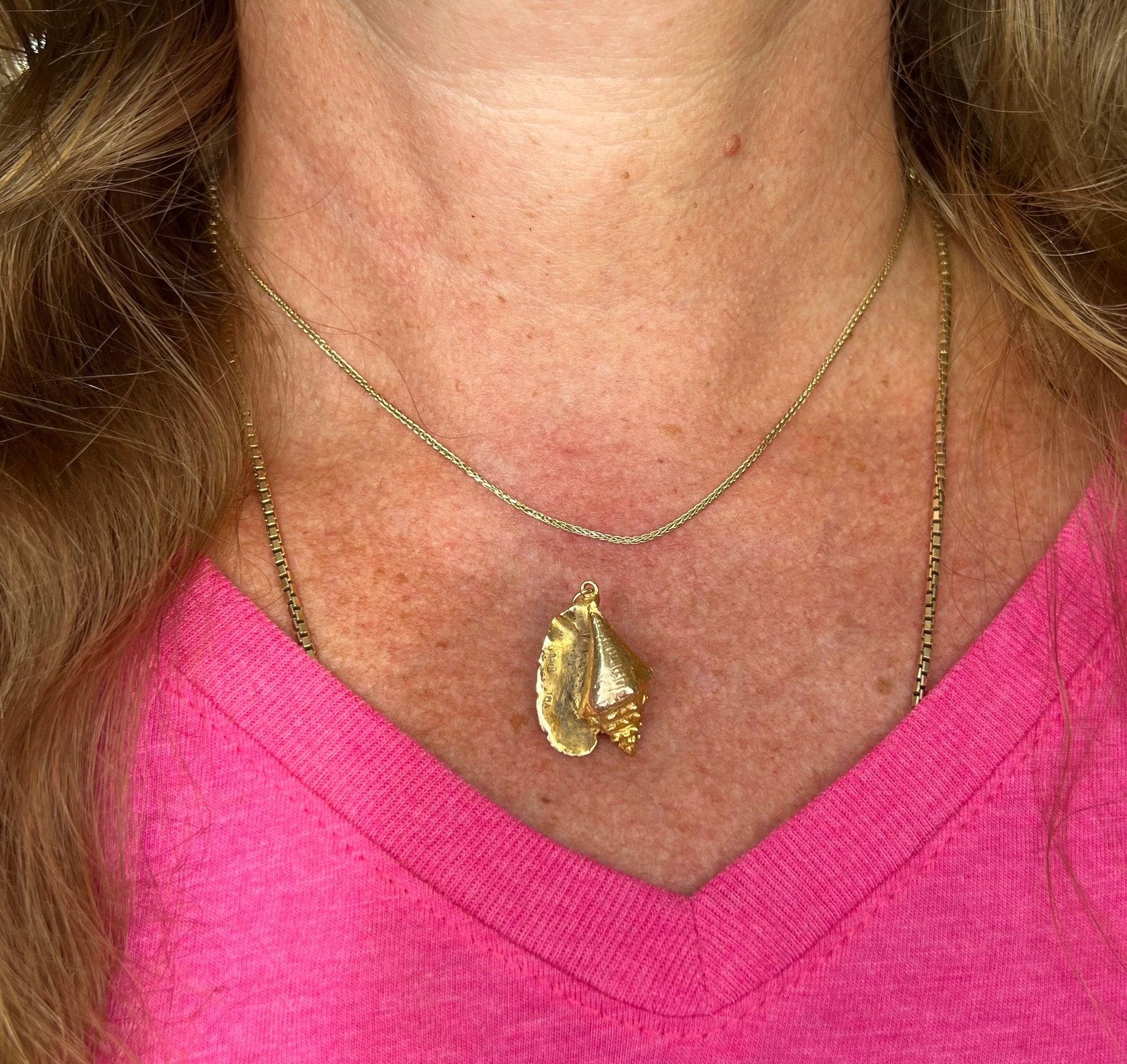 10k Yellow Gold Conch Ocean Sea Shell 3-D Pendant. 1" + 6g