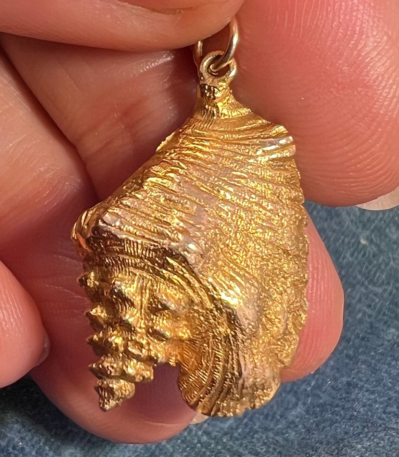 10k Yellow Gold Conch Ocean Sea Shell 3-D Pendant. 1" + 6g