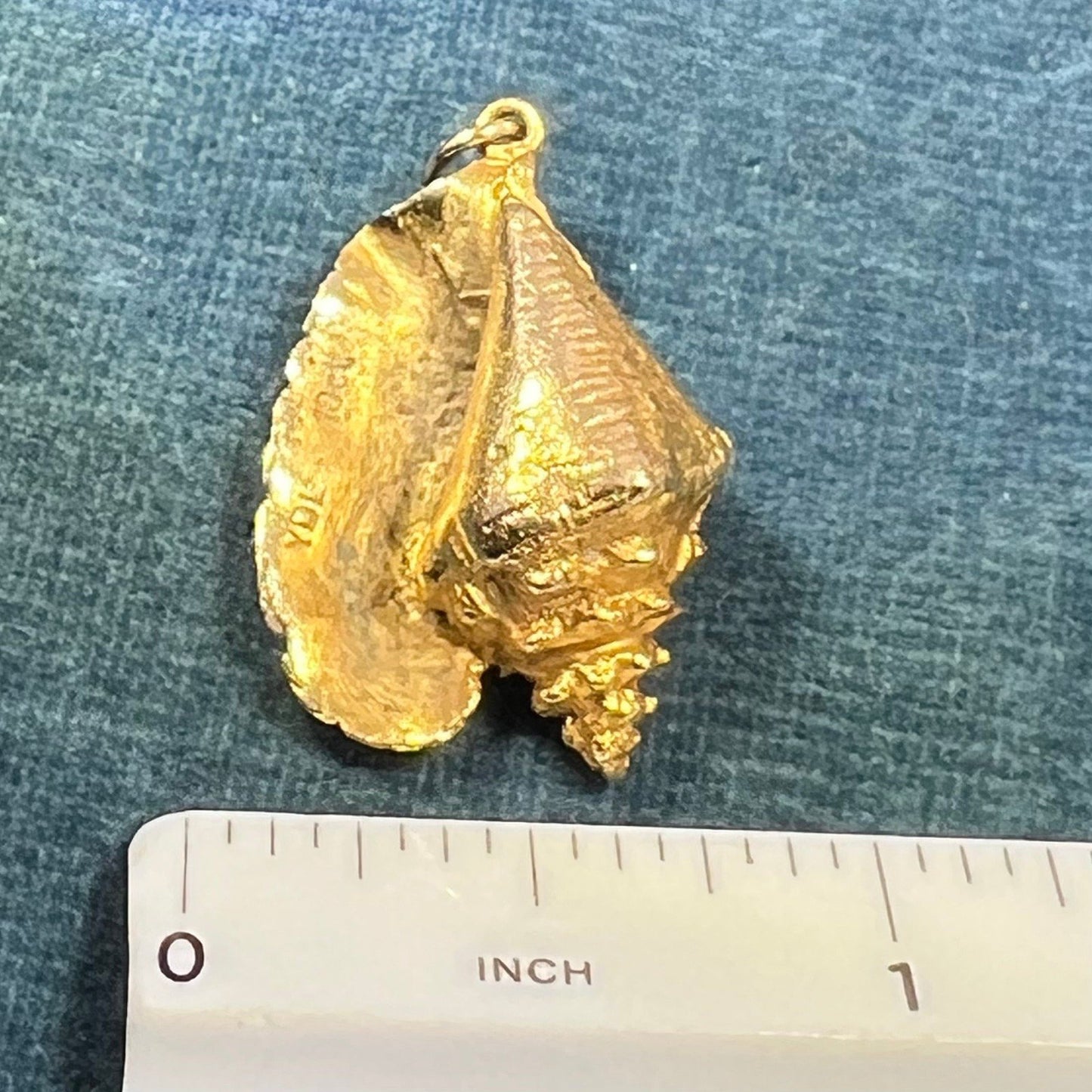 10k Yellow Gold Conch Ocean Sea Shell 3-D Pendant. 1" + 6g