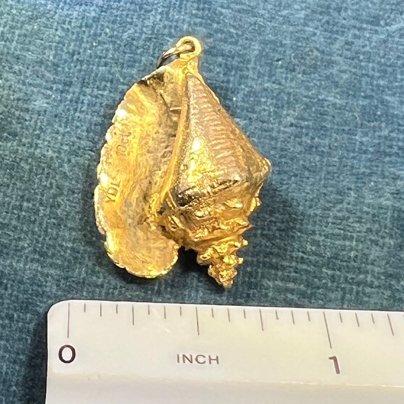 10k Yellow Gold Conch Ocean Sea Shell 3-D Pendant. 1" + 6g