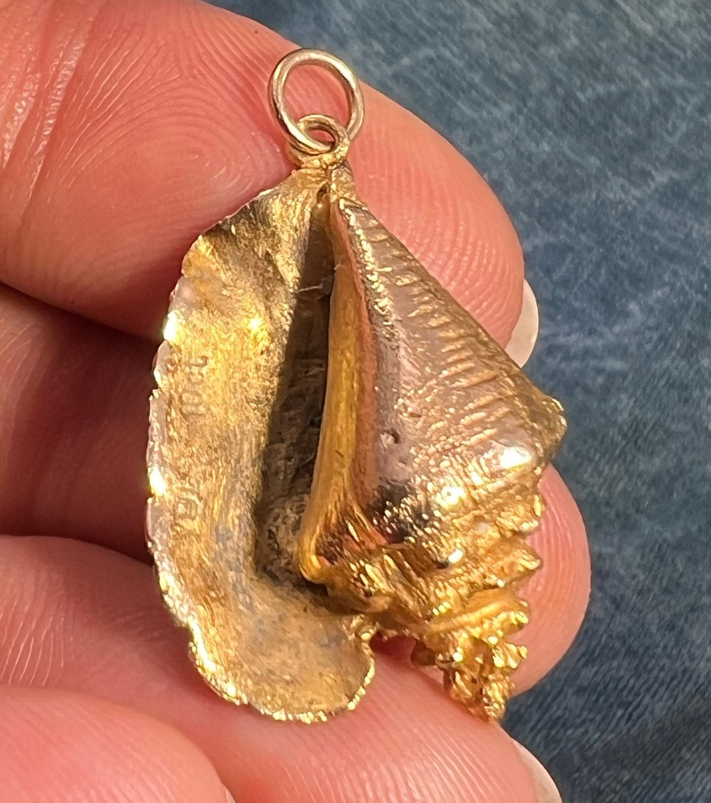 10k Yellow Gold Conch Ocean Sea Shell 3-D Pendant. 1" + 6g