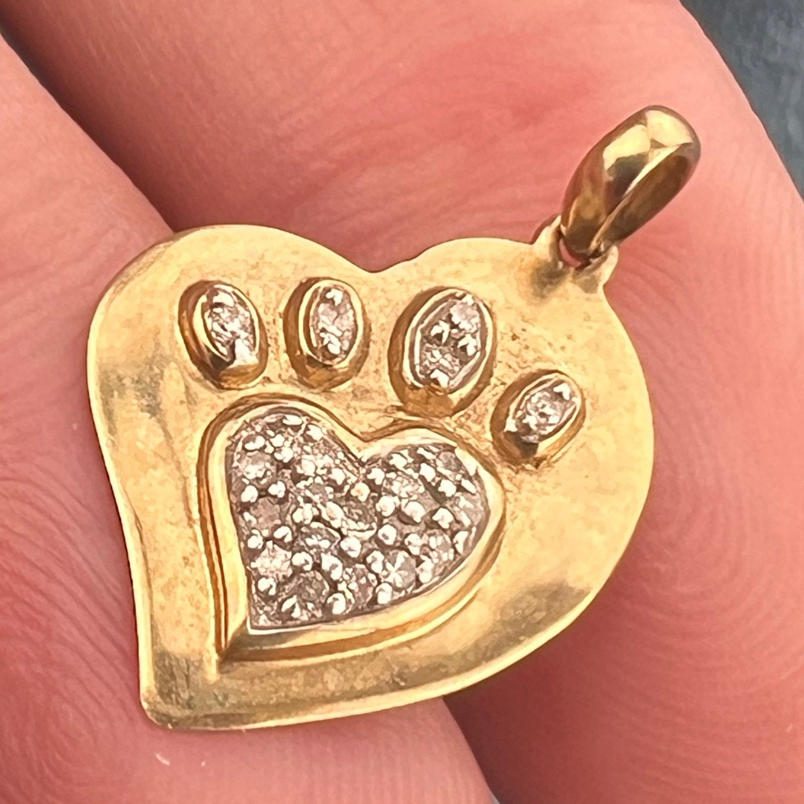 10k Yellow Gold Doggy Paw in Heart Pendant w Diamonds