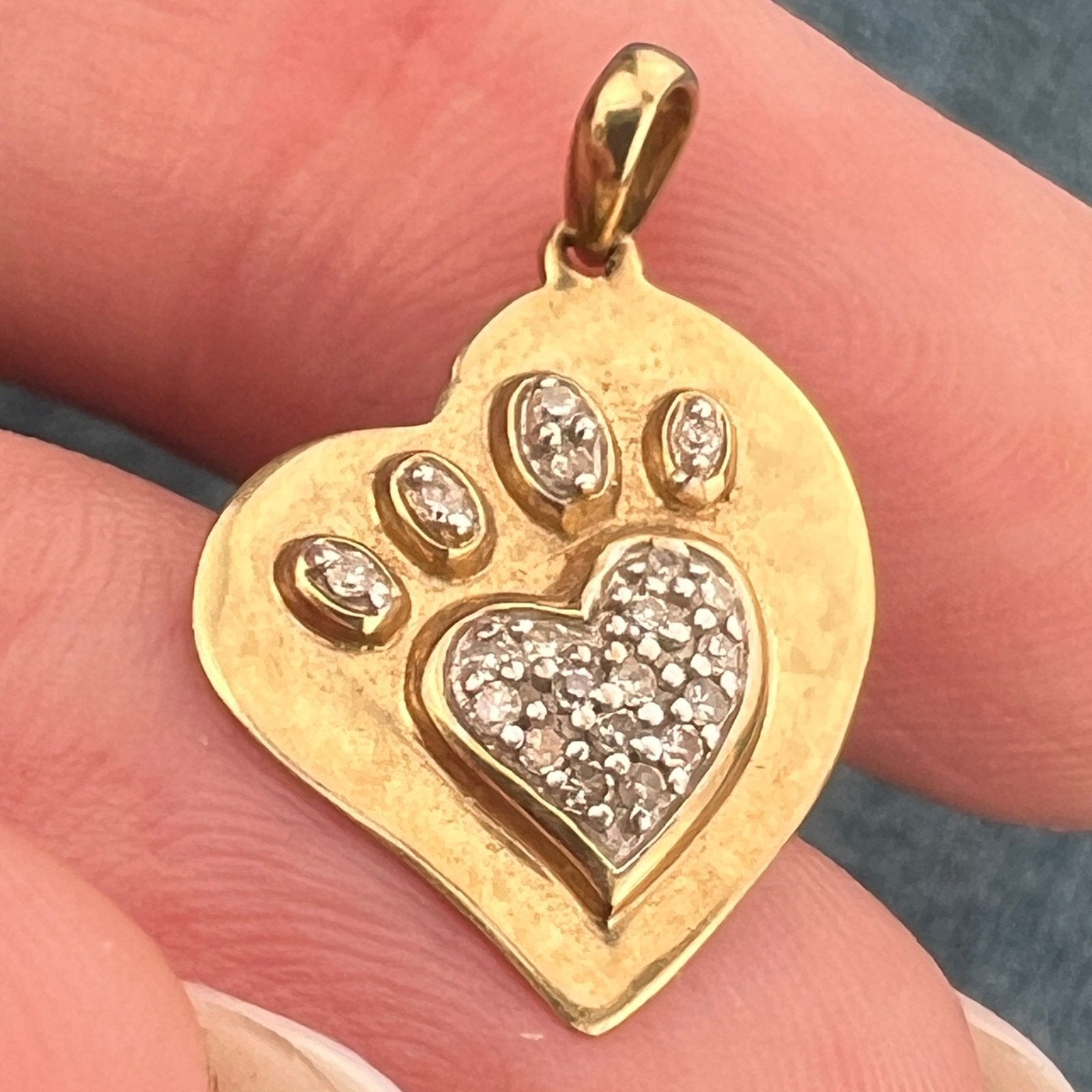 10k Yellow Gold Doggy Paw in Heart Pendant w Diamonds