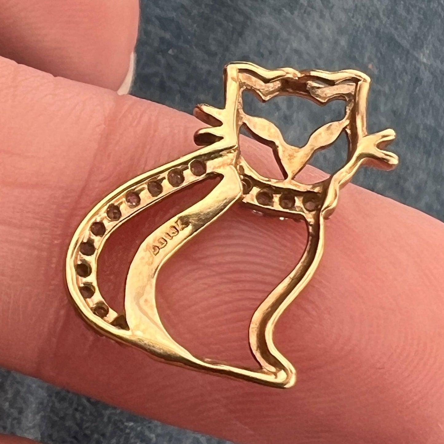 10k Yellow Gold Elegant Cat Pendant w Diamond Collar + Tail