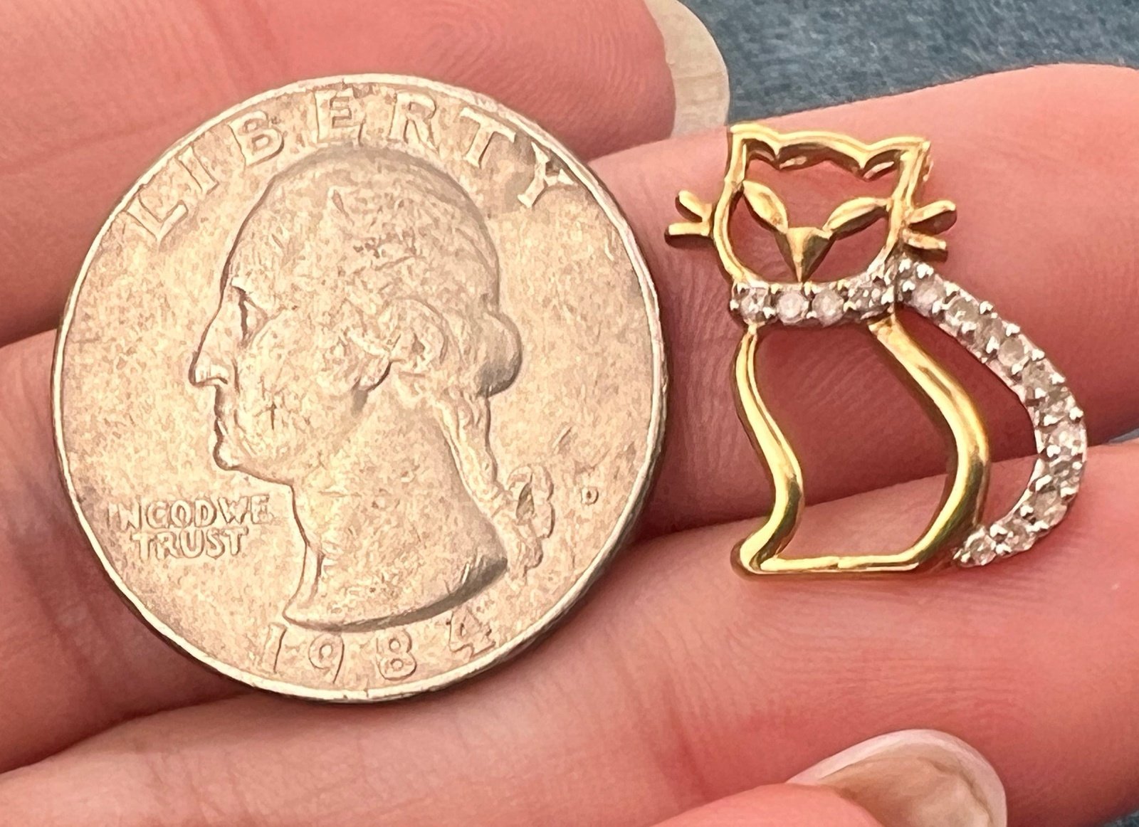 10k Yellow Gold Elegant Cat Pendant w Diamond Collar + Tail