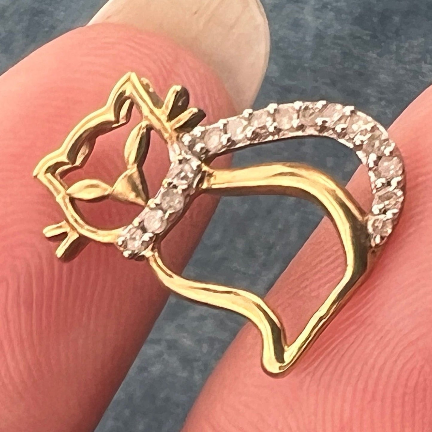 10k Yellow Gold Elegant Cat Pendant w Diamond Collar + Tail