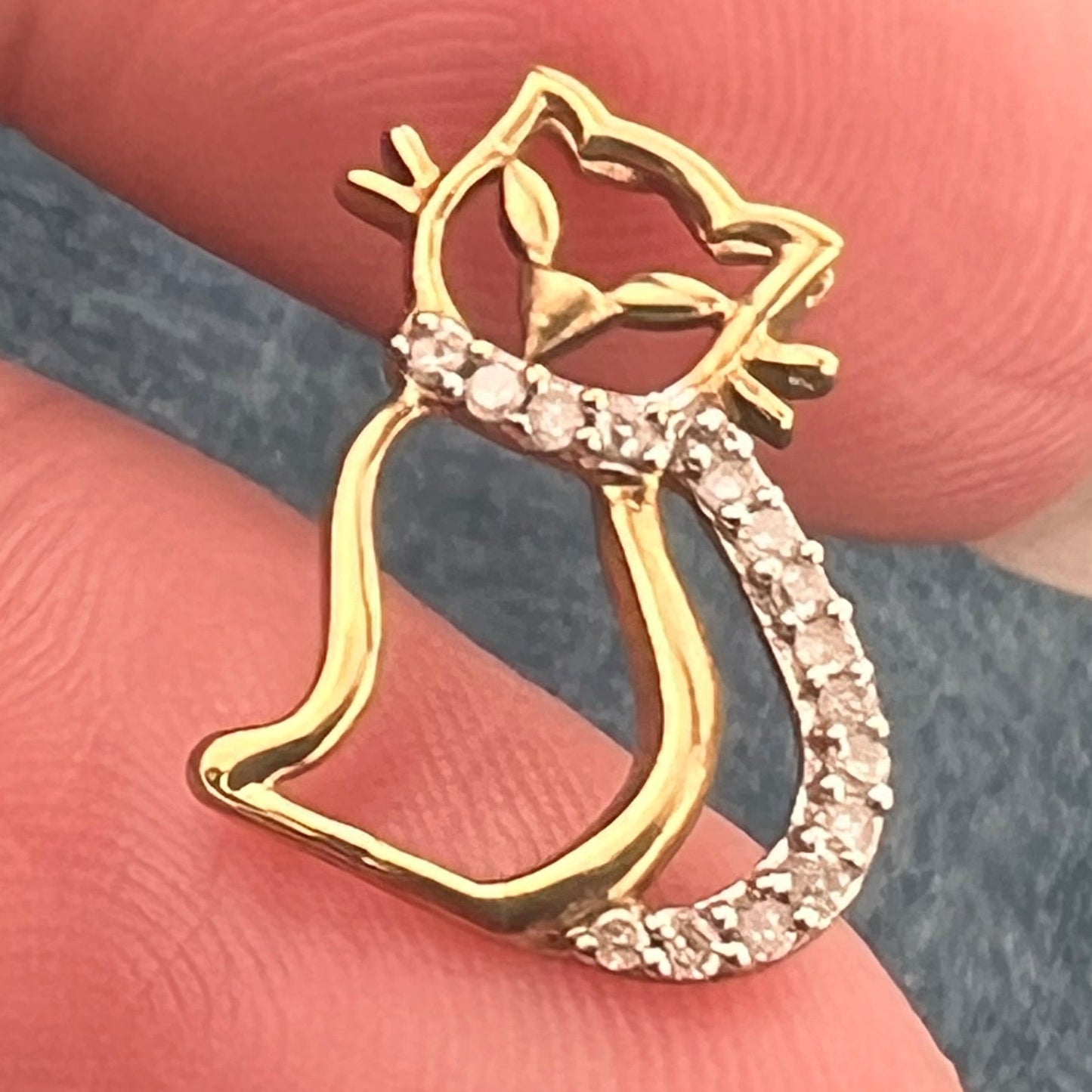 10k Yellow Gold Elegant Cat Pendant w Diamond Collar + Tail