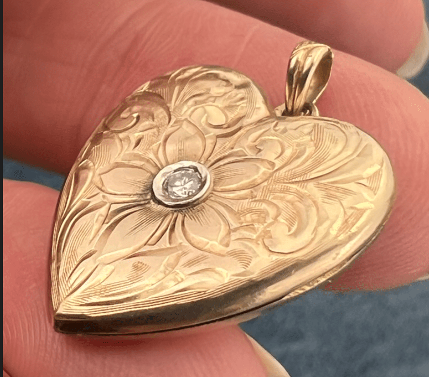 10k Yellow Gold Engraved Heart Pendant w Diamond. Victorian