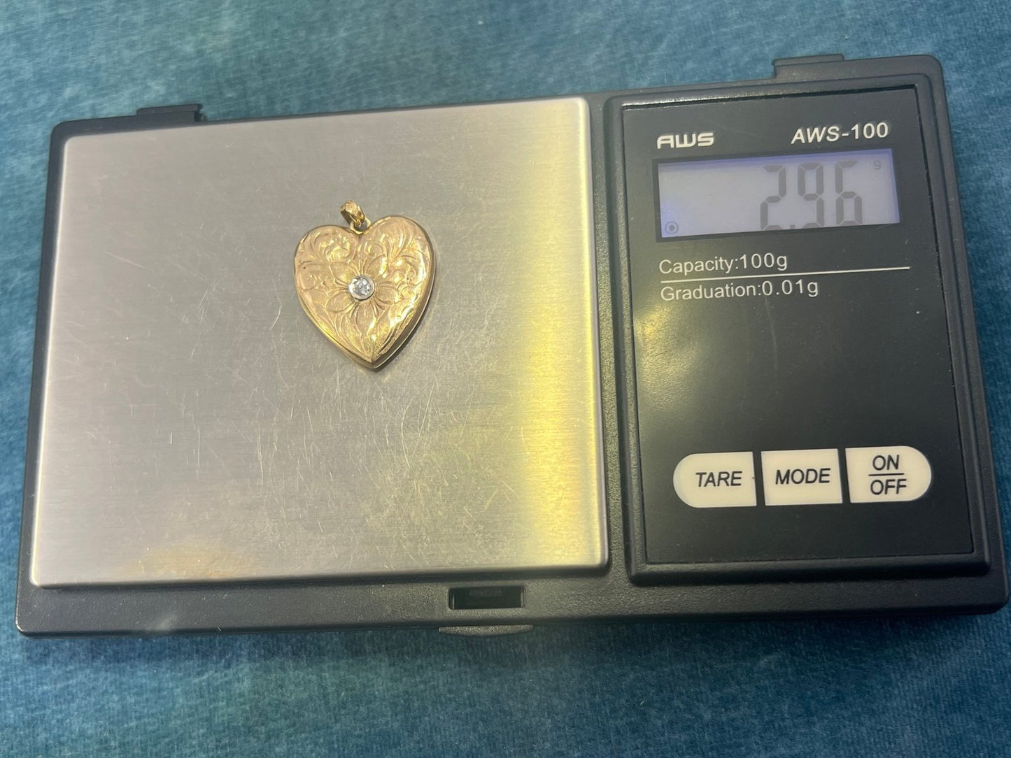 10k Yellow Gold Engraved Heart Pendant w Diamond. Victorian