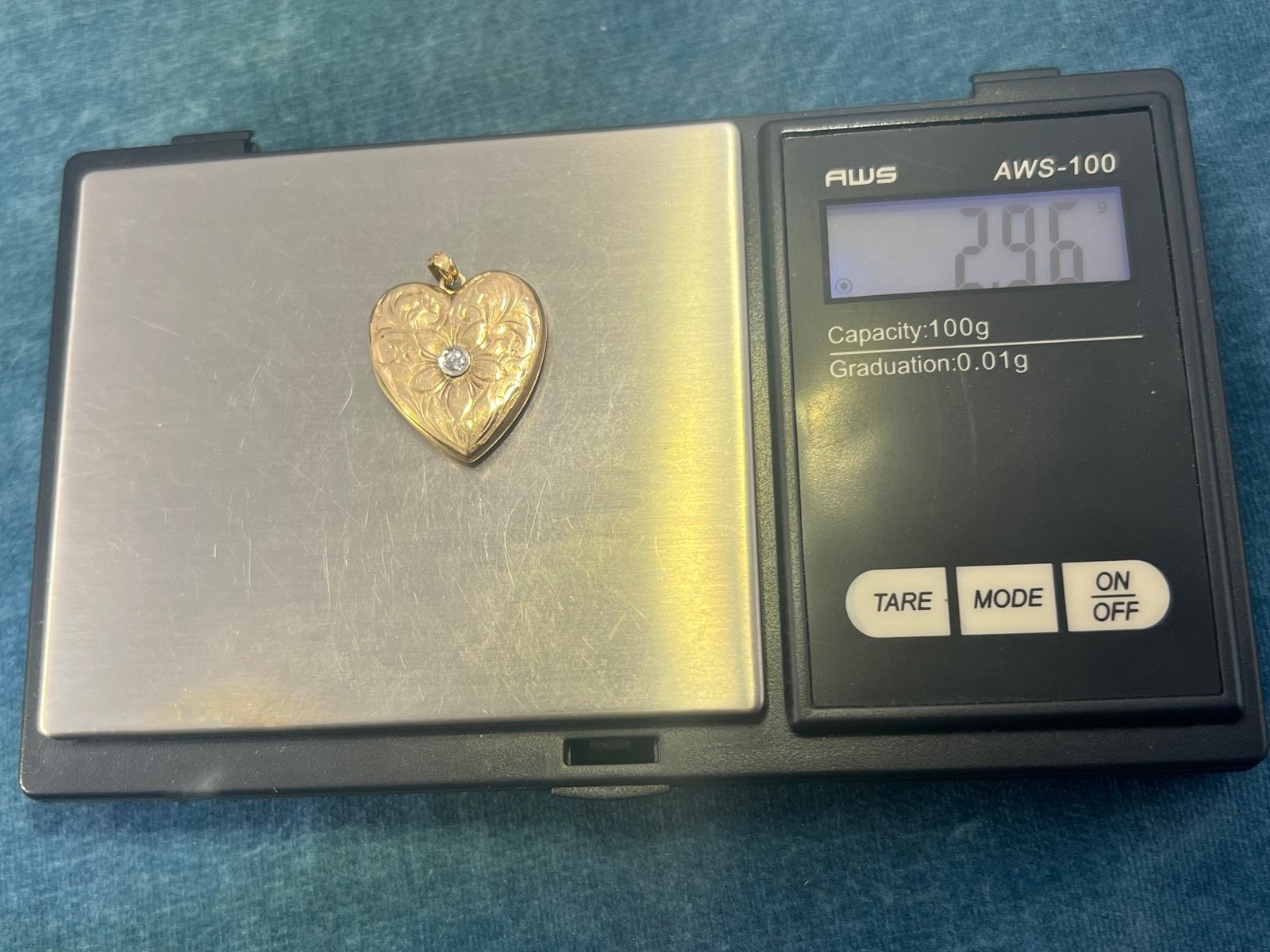 10k Yellow Gold Engraved Heart Pendant w Diamond. Victorian