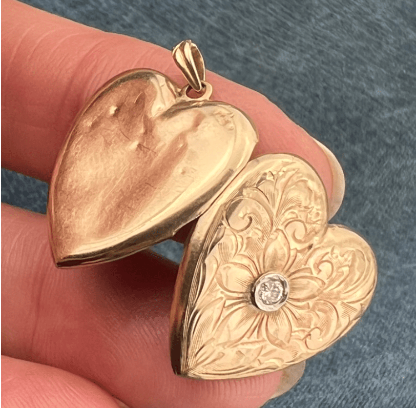 10k Yellow Gold Engraved Heart Pendant w Diamond. Victorian