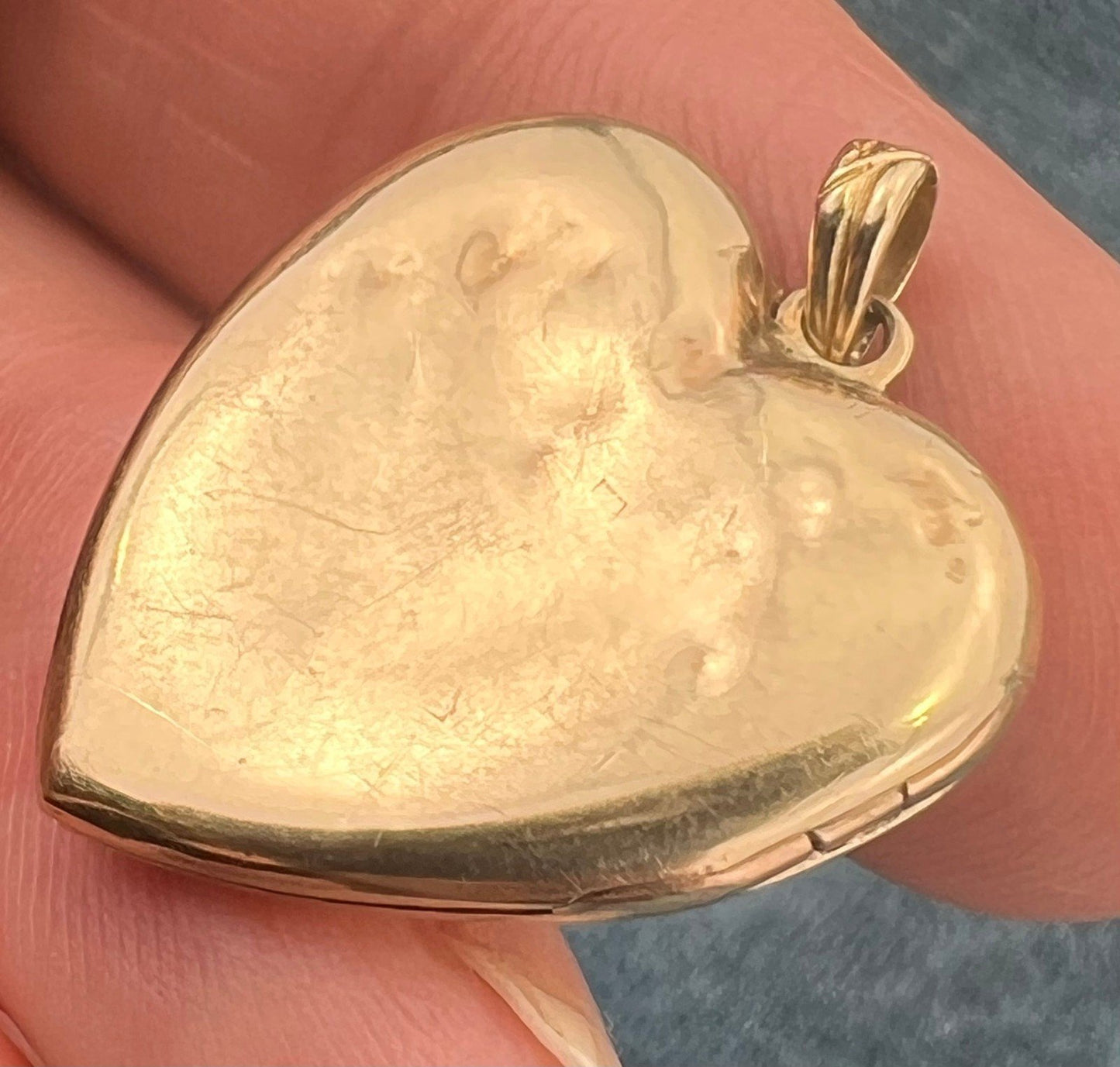 10k Yellow Gold Engraved Heart Pendant w Diamond. Victorian