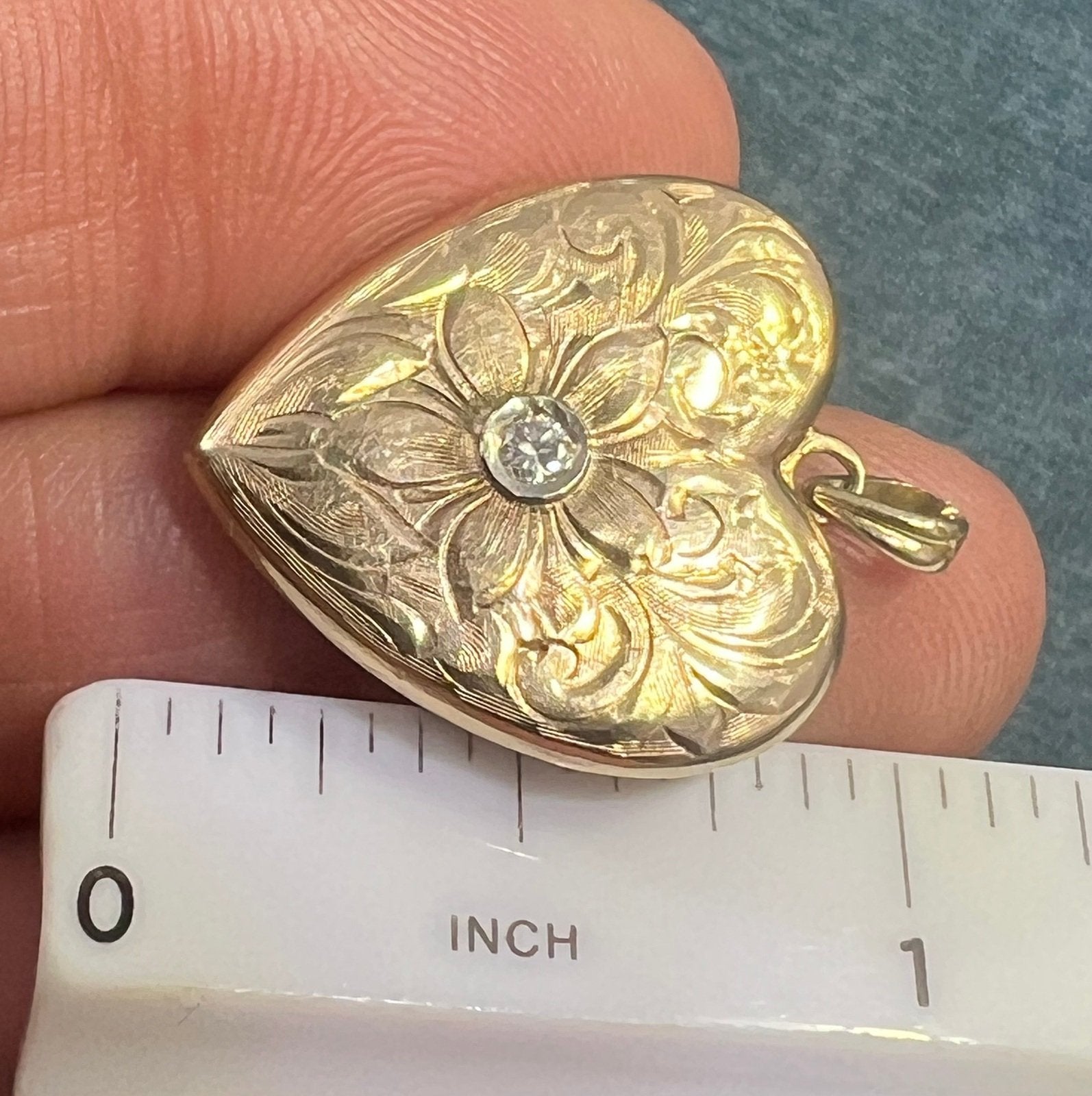 10k Yellow Gold Engraved Heart Pendant w Diamond. Victorian