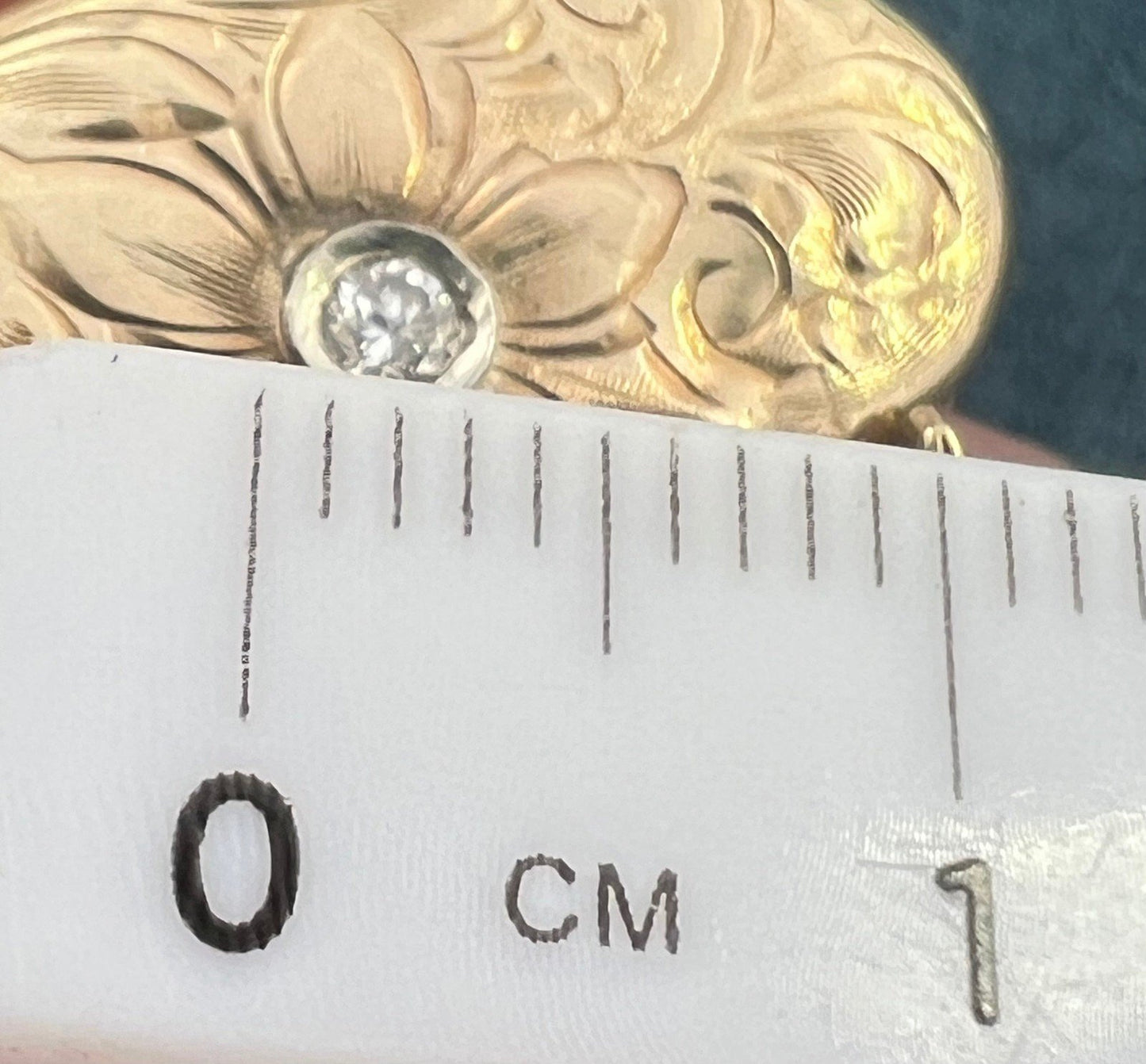 10k Yellow Gold Engraved Heart Pendant w Diamond. Victorian