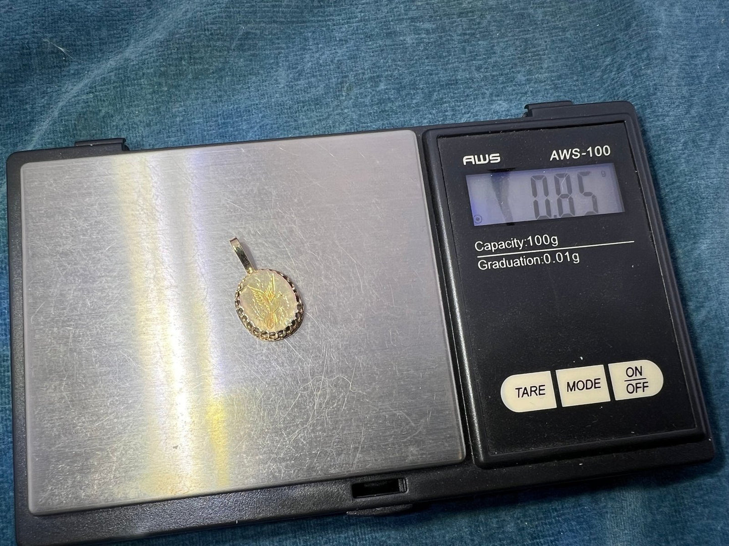 10k Yellow Gold Engraved Song Bird Swallow Pendant. Victorian 1"