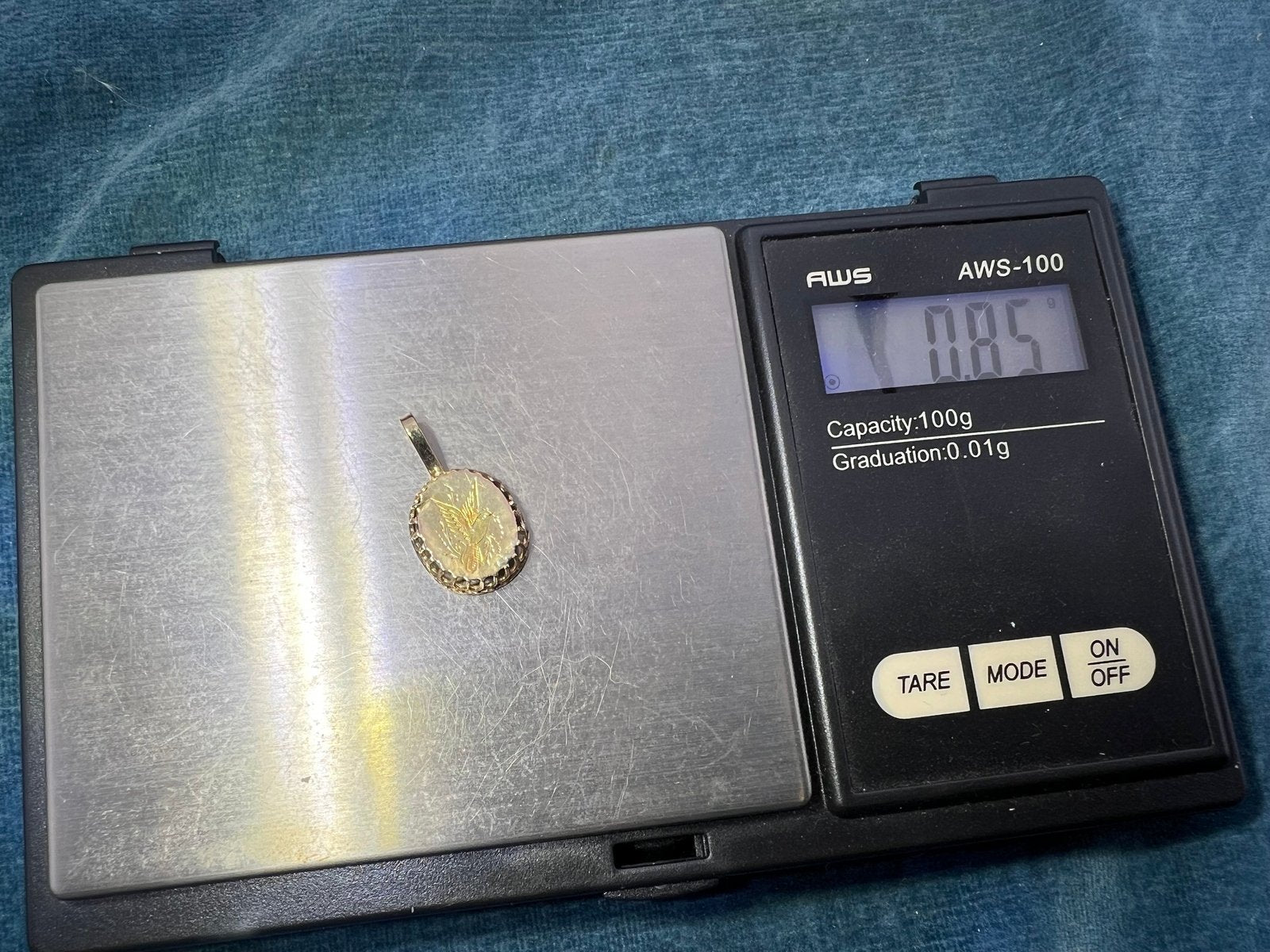 10k Yellow Gold Engraved Song Bird Swallow Pendant. Victorian 1"