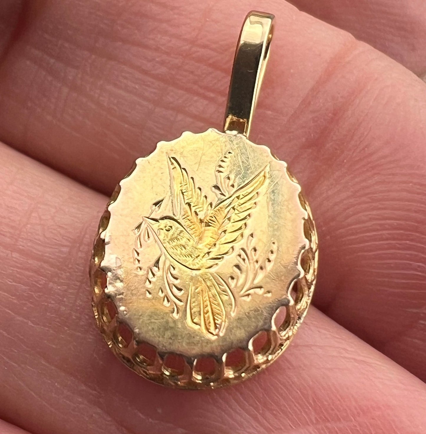 10k Yellow Gold Engraved Song Bird Swallow Pendant. Victorian 1"