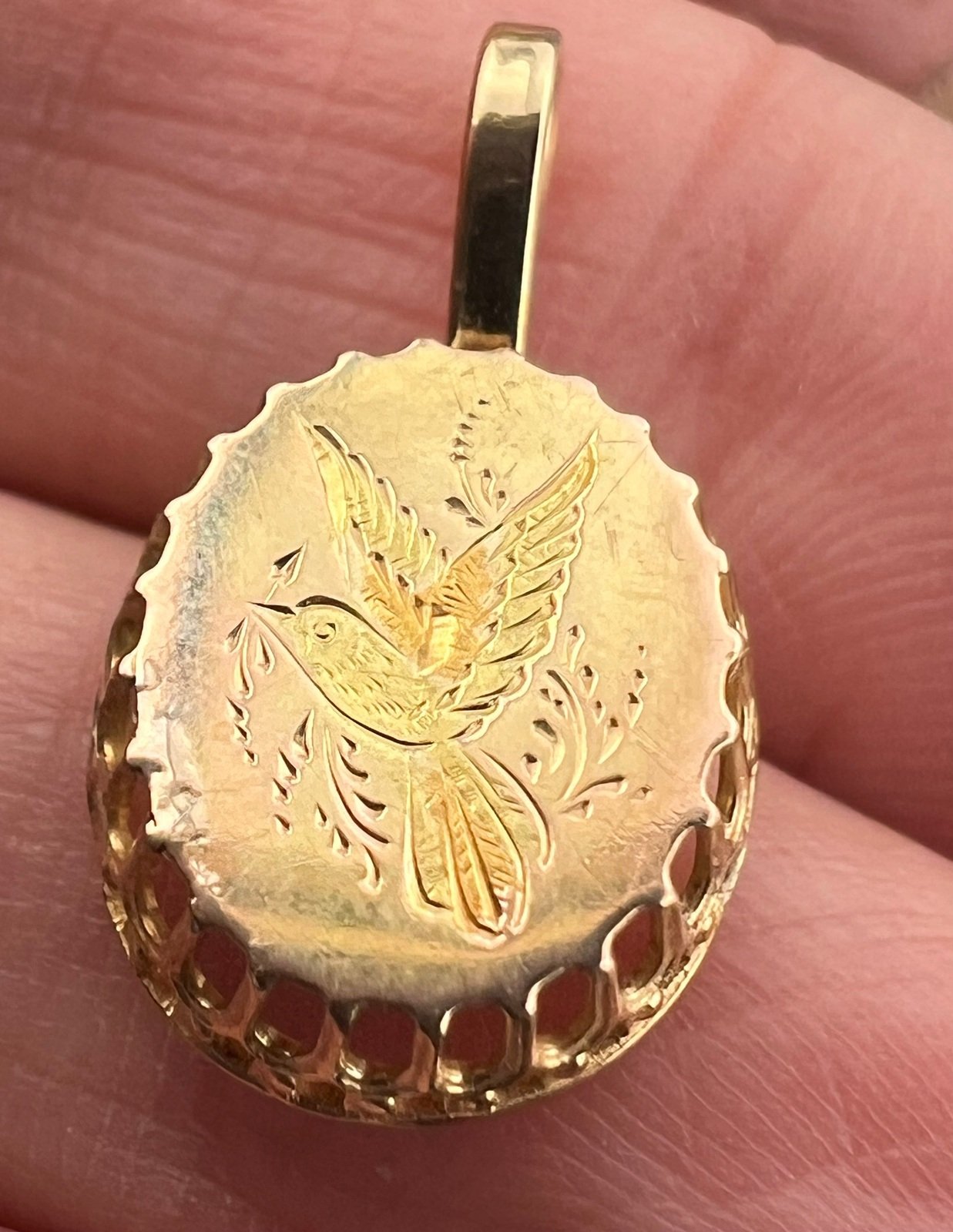 10k Yellow Gold Engraved Song Bird Swallow Pendant. Victorian 1"