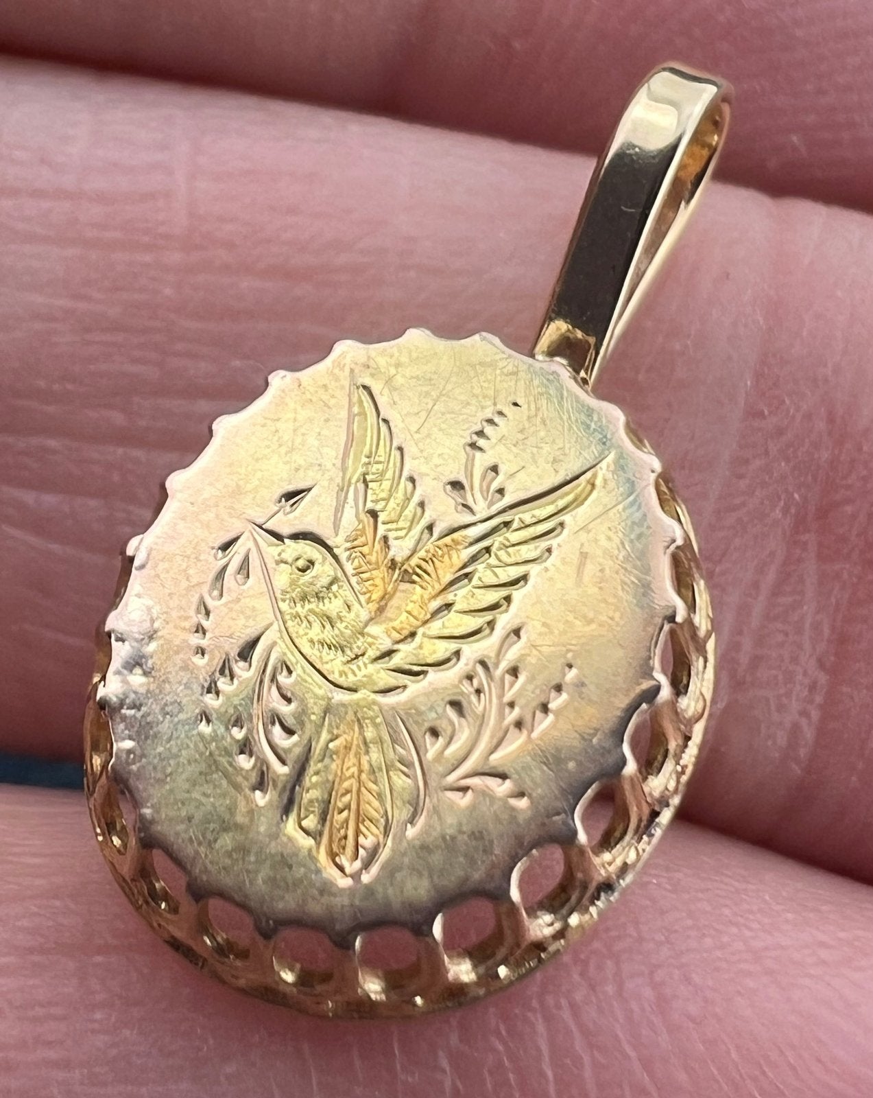 10k Yellow Gold Engraved Song Bird Swallow Pendant. Victorian 1"