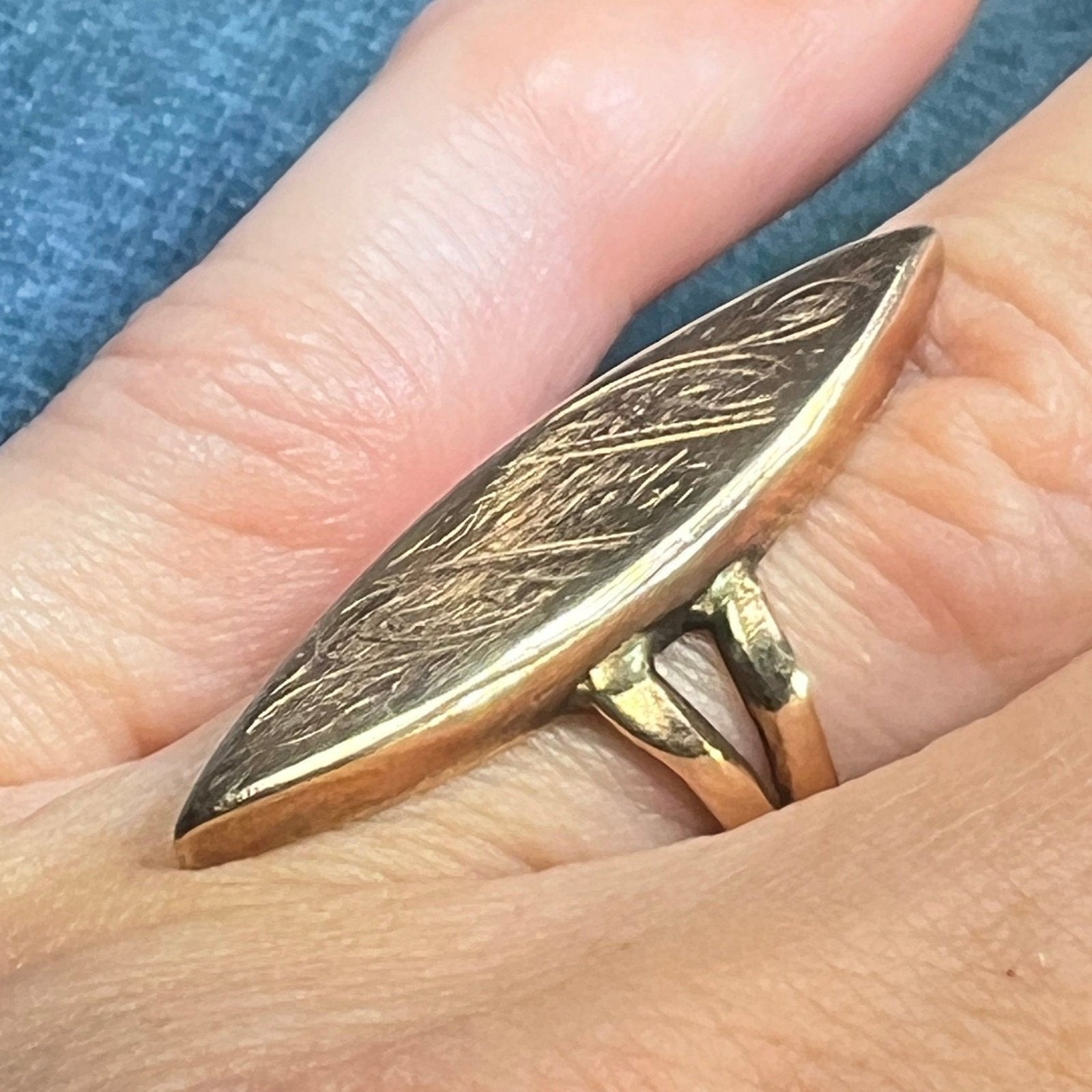 10k Yellow Gold Engraved Victorian Navette Ring. 1.25"