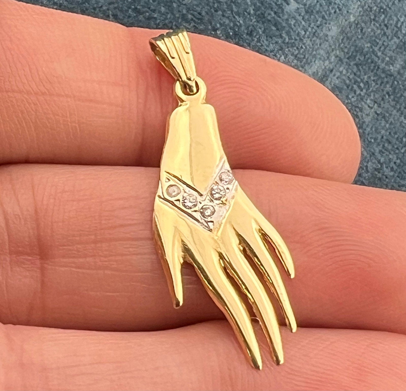 10k Yellow Gold HAND Ring w Diamond Chevron Glove