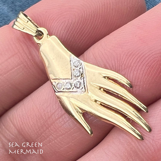 10k Yellow Gold HAND Ring w Diamond Chevron Glove