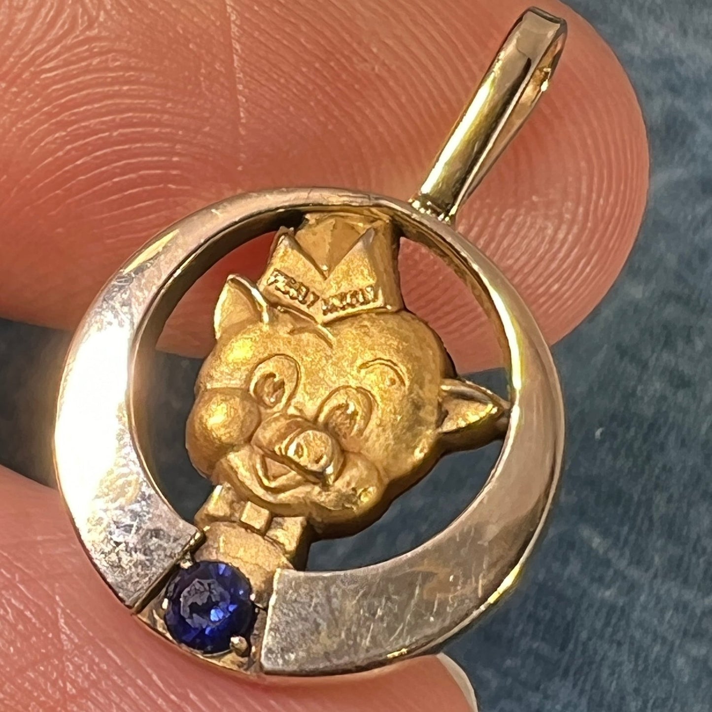 10k Yellow Gold PIGGLY-WIGGLY Pig Cut-Out Circle Pendant *RARE*