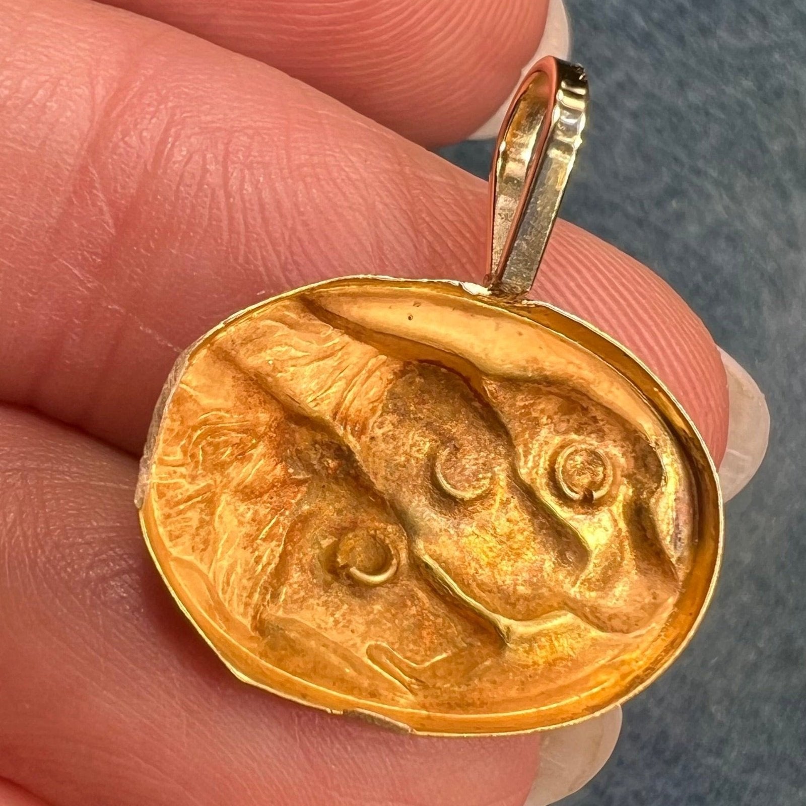 10k Yellow Gold Repousse 3 Hunting Hound Dogs Pendant. Art Nouveau