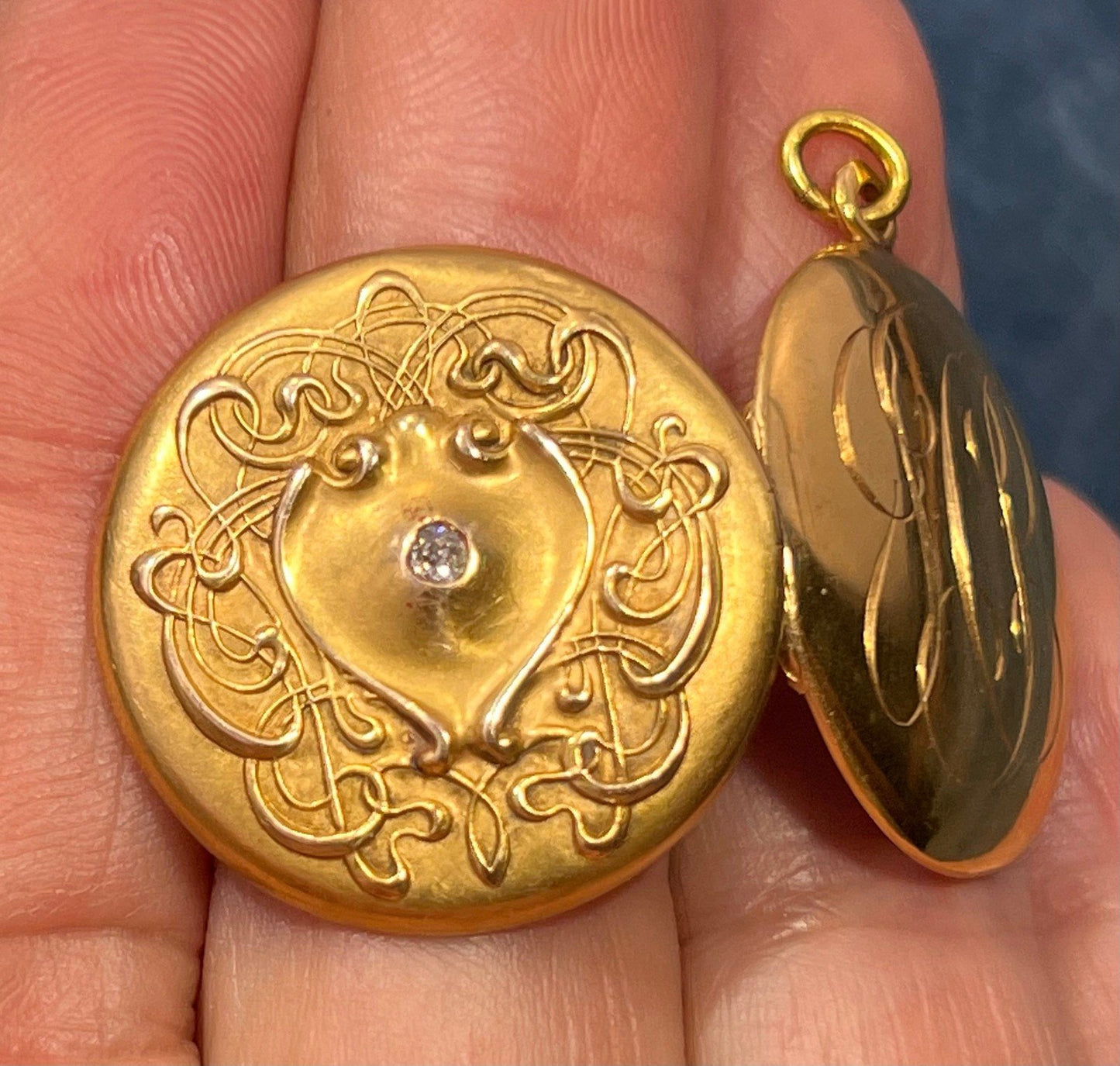 10k Yellow Gold Repousse Locket Pendant w Diamond. Art Nouveau Era