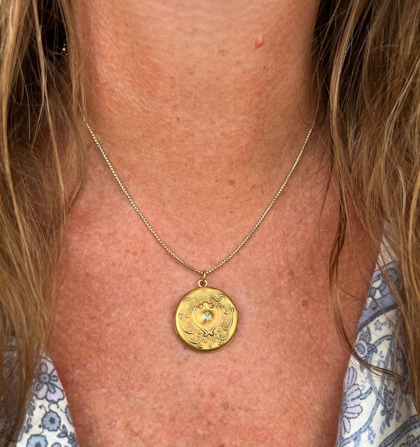 10k Yellow Gold Repousse Locket Pendant w Diamond. Art Nouveau Era