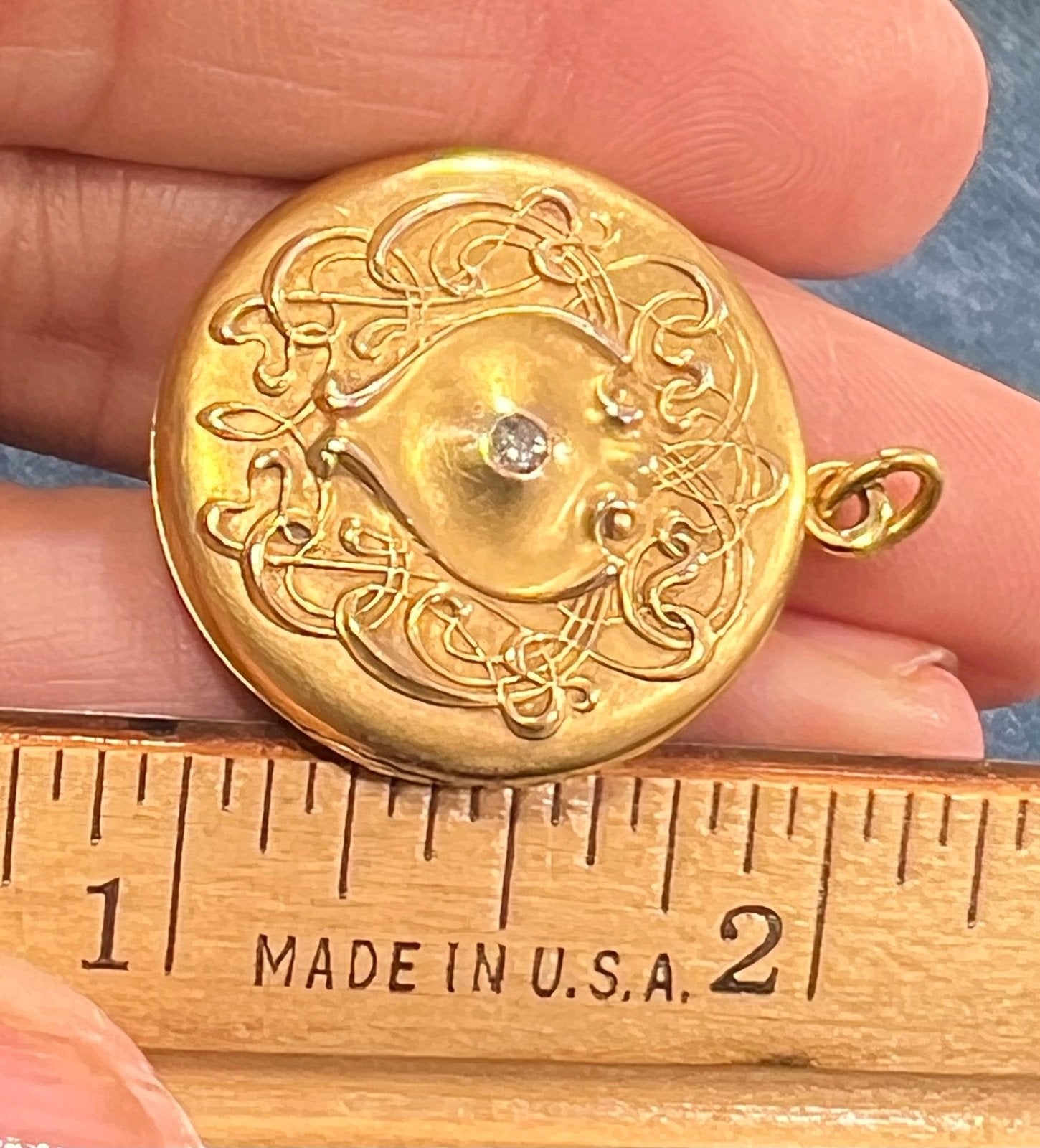 10k Yellow Gold Repousse Locket Pendant w Diamond. Art Nouveau Era