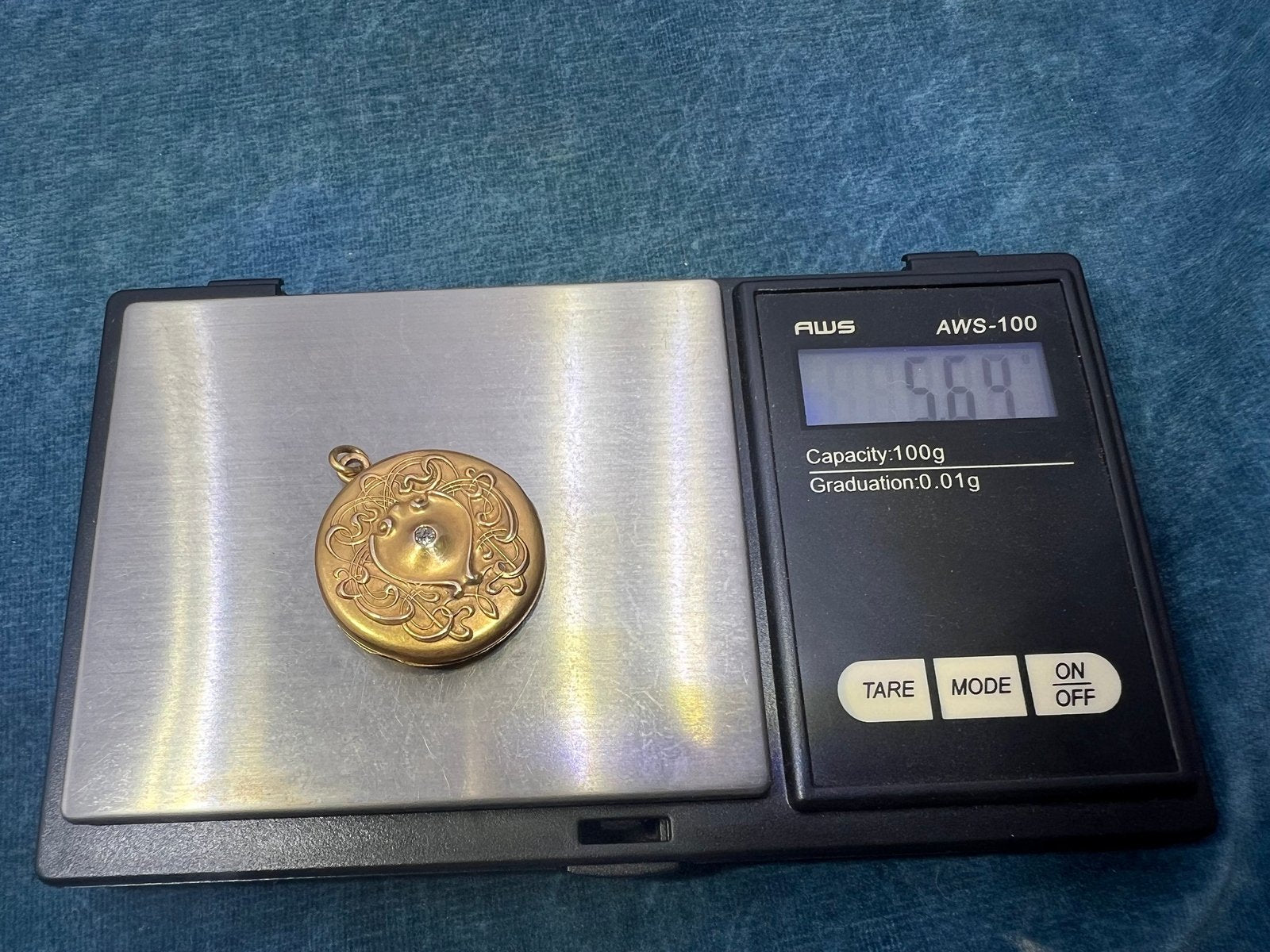 10k Yellow Gold Repousse Locket Pendant w Diamond. Art Nouveau Era