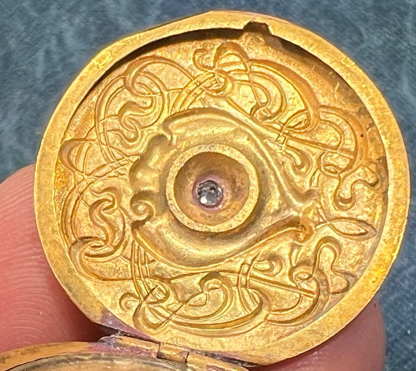 10k Yellow Gold Repousse Locket Pendant w Diamond. Art Nouveau Era