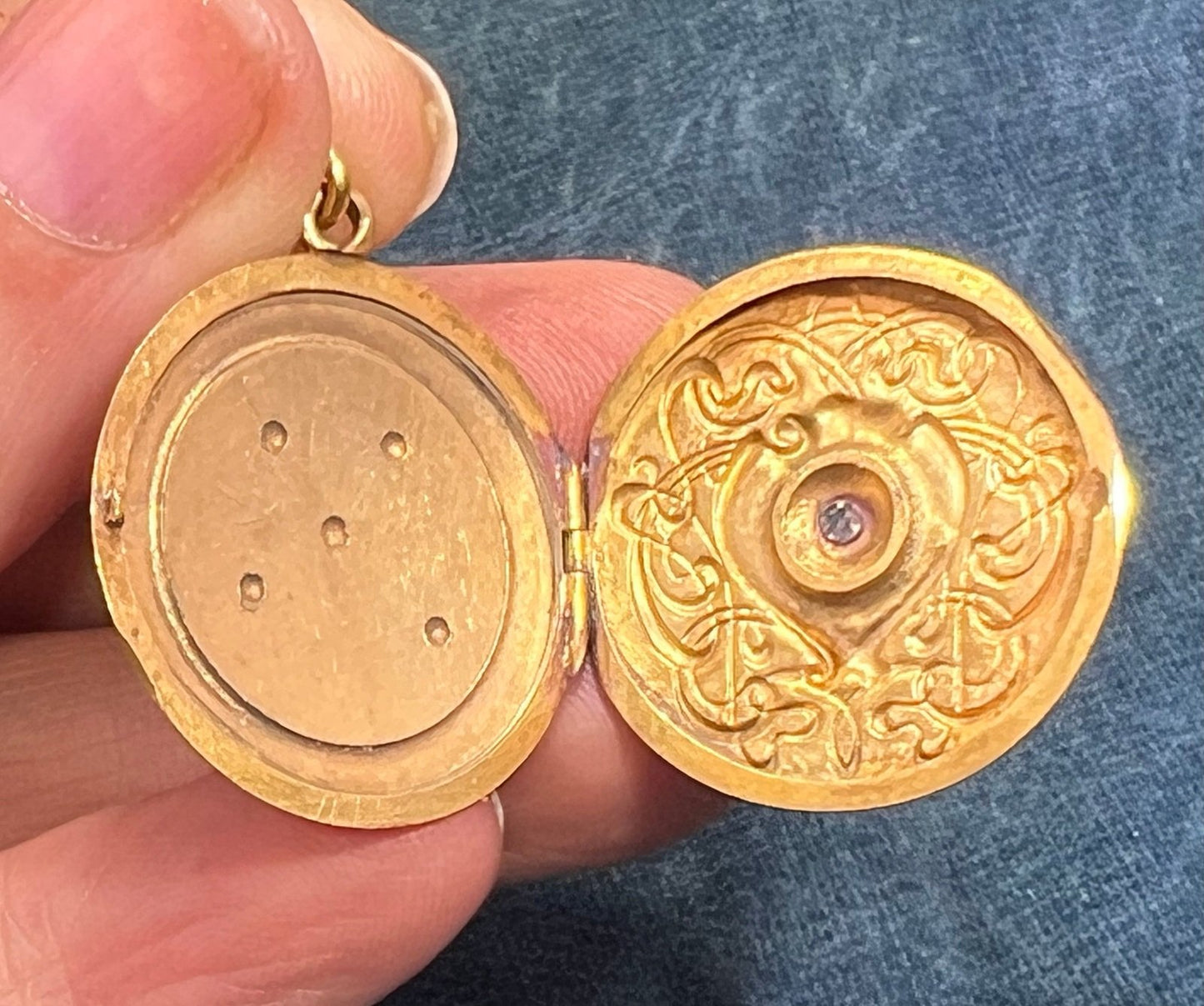 10k Yellow Gold Repousse Locket Pendant w Diamond. Art Nouveau Era