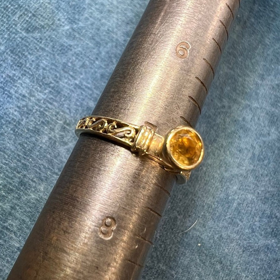 10k Yellow Gold Ring w Sunny Yellow Topaz. Bezel-Set