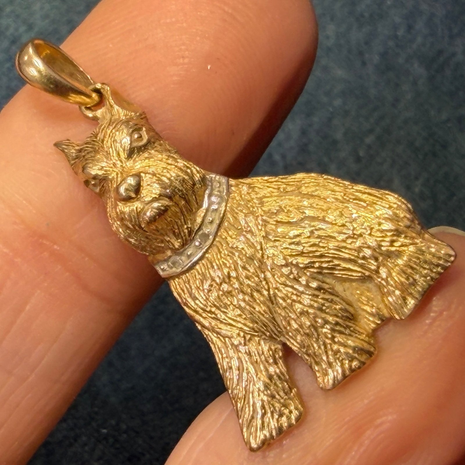 10k Yellow Gold Schnauzer Terrier Dog Pendant w Diamond Collar
