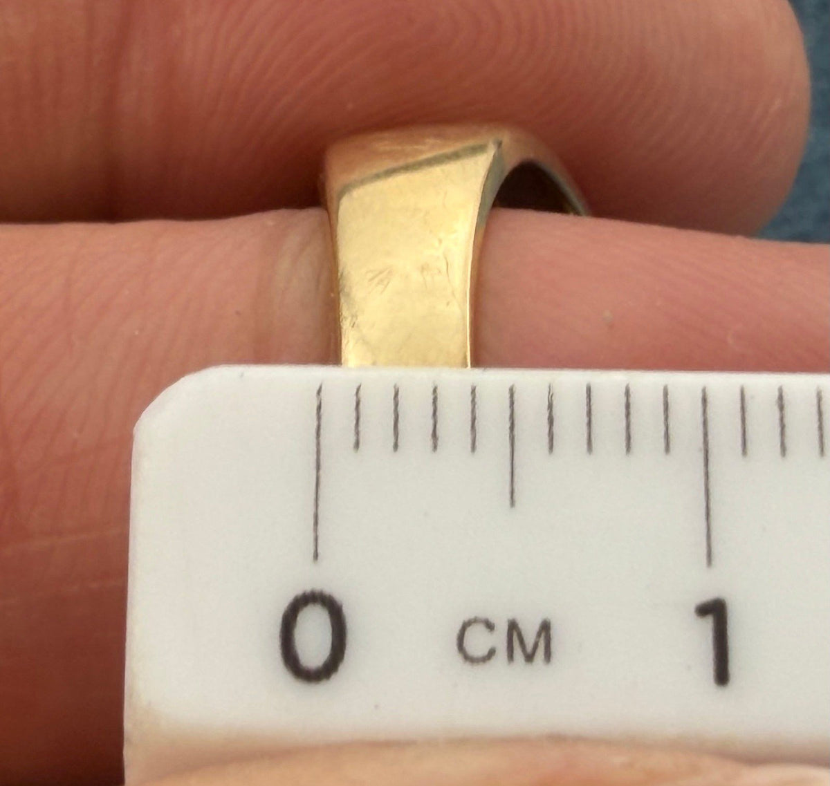 10k Yellow Gold Wide Band Ring. Stacked Love Knot Design. 12mm