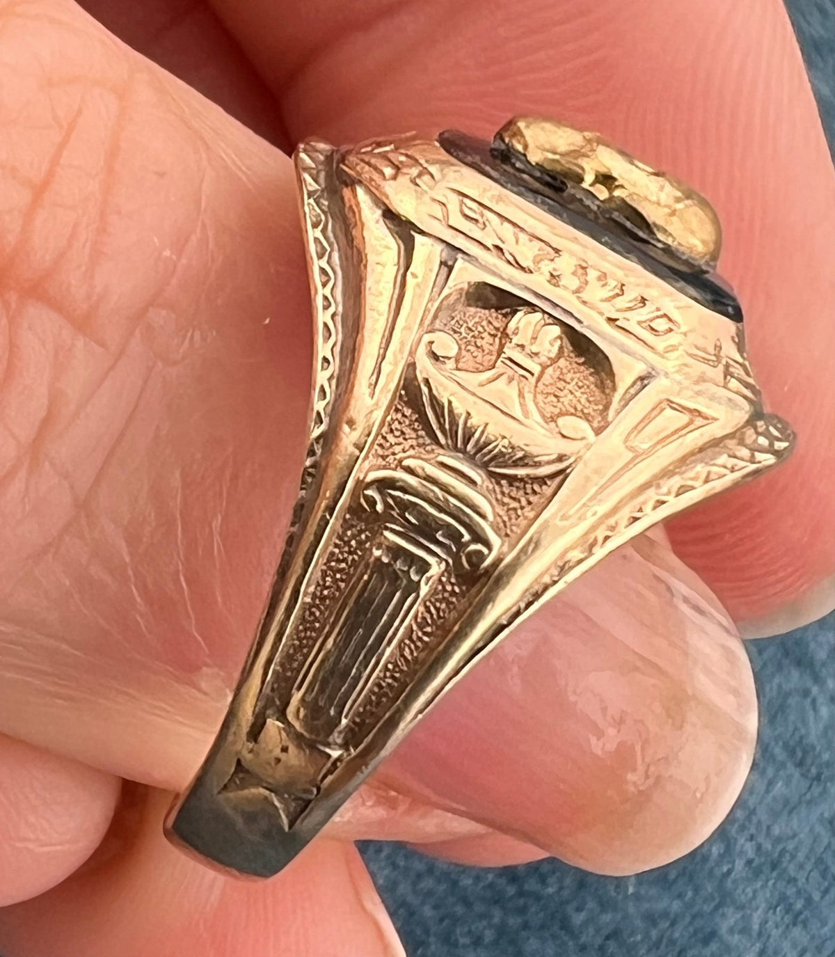 10k Yellow + White Gold Skull Signet Ring. Memento Mori. 7g + 2/3" Wide