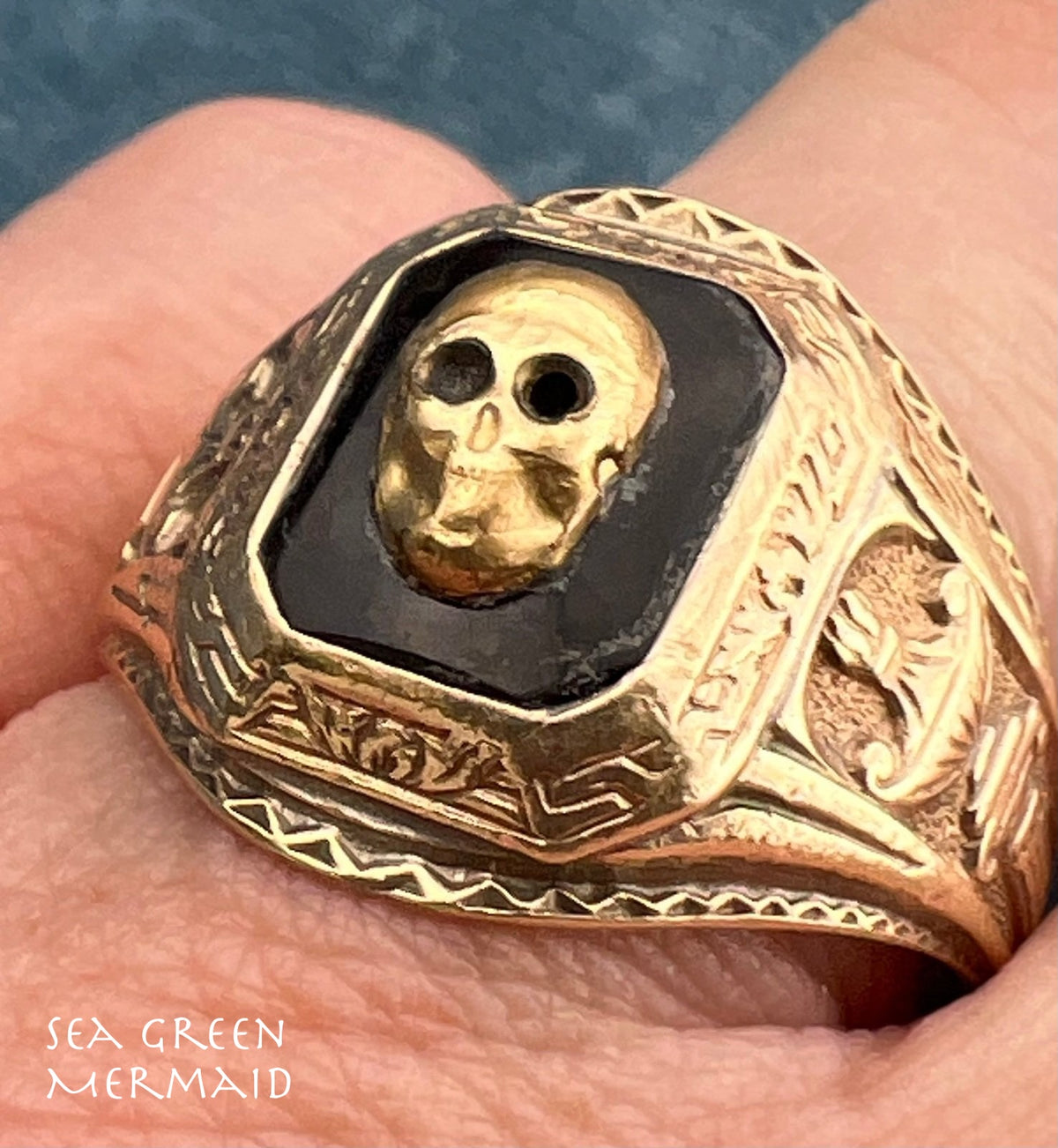 10k Yellow + White Gold Skull Signet Ring. Memento Mori. 7g + 2/3" Wide