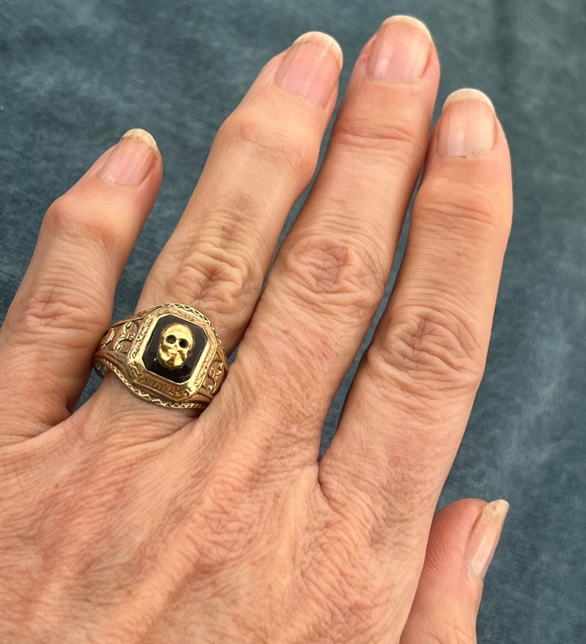 10k Yellow + White Gold Skull Signet Ring. Memento Mori. 7g + 2/3" Wide