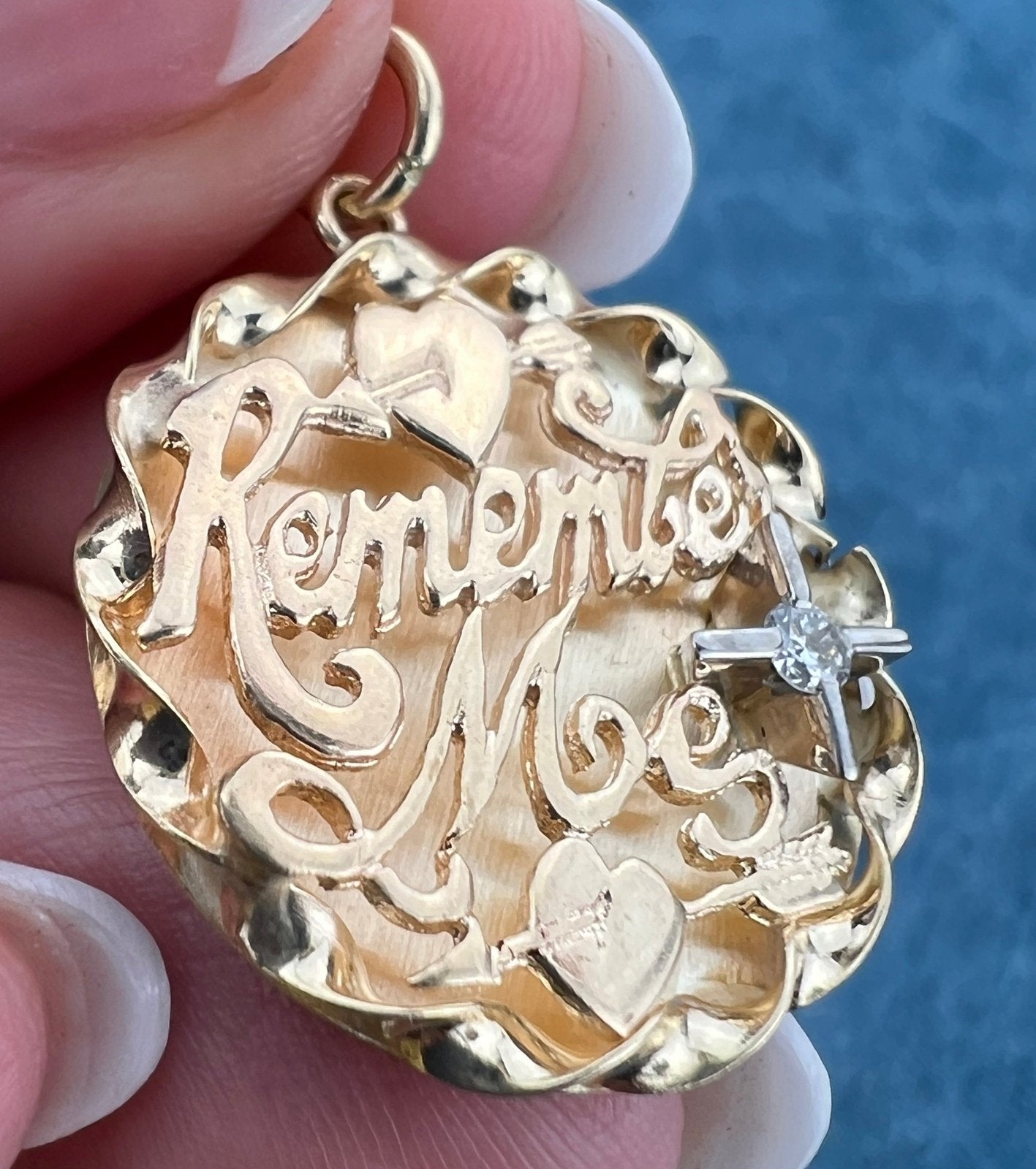 14k Gold 1" Medallion Pendant w Diamond. "Remember Me"