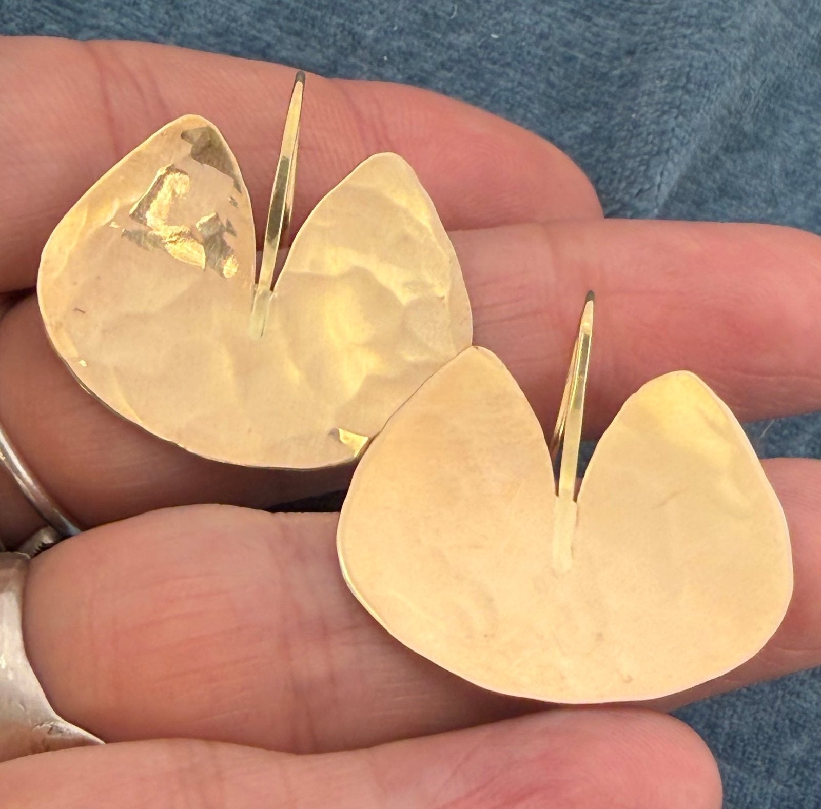 14k Gold + 925 Ed LEVIN Lily Pad Earrings. Hammered 1" 6g *Video*