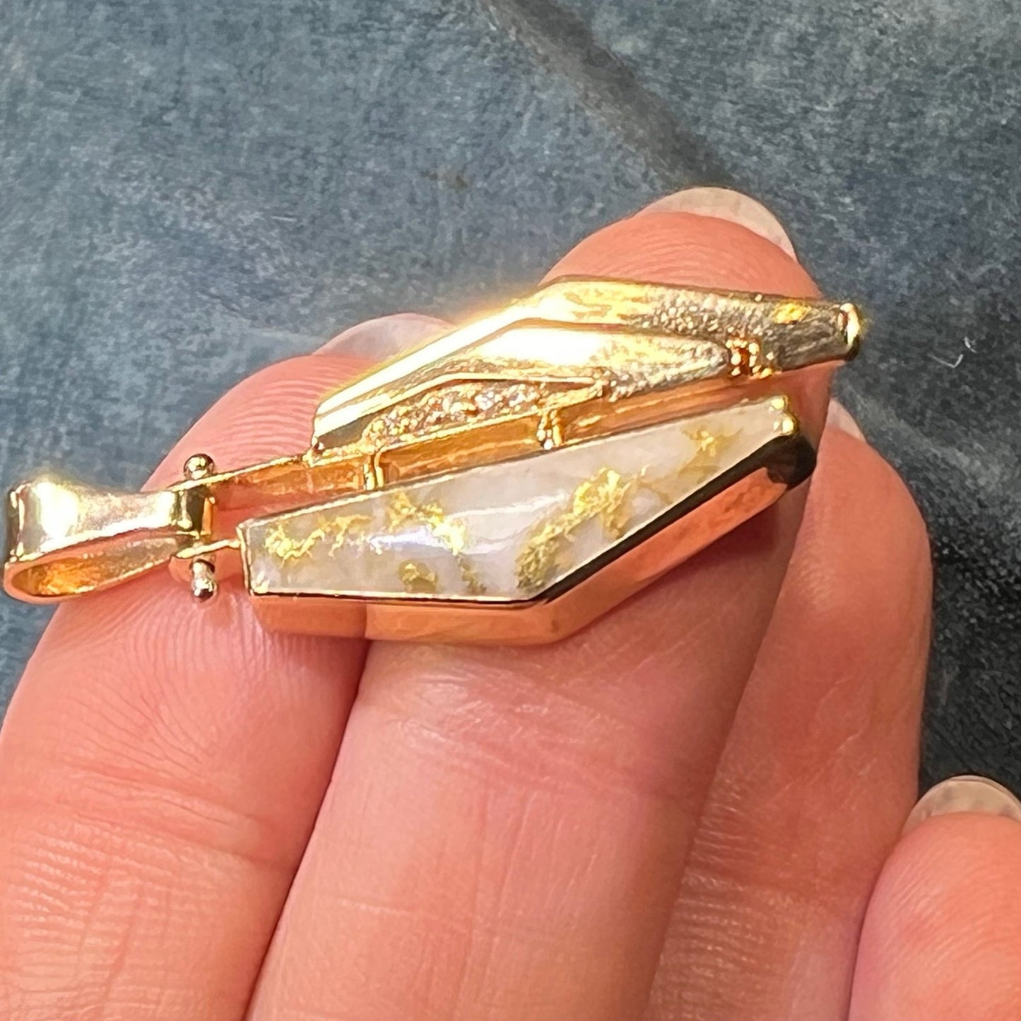 14k Gold ALASKAN Gold in Quartz Pendant w Diamonds. 1.5" + 6.5g