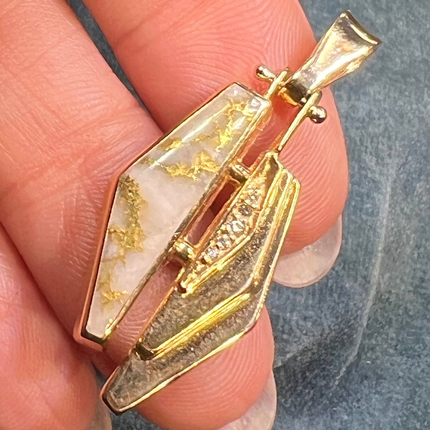 14k Gold ALASKAN Gold in Quartz Pendant w Diamonds. 1.5" + 6.5g