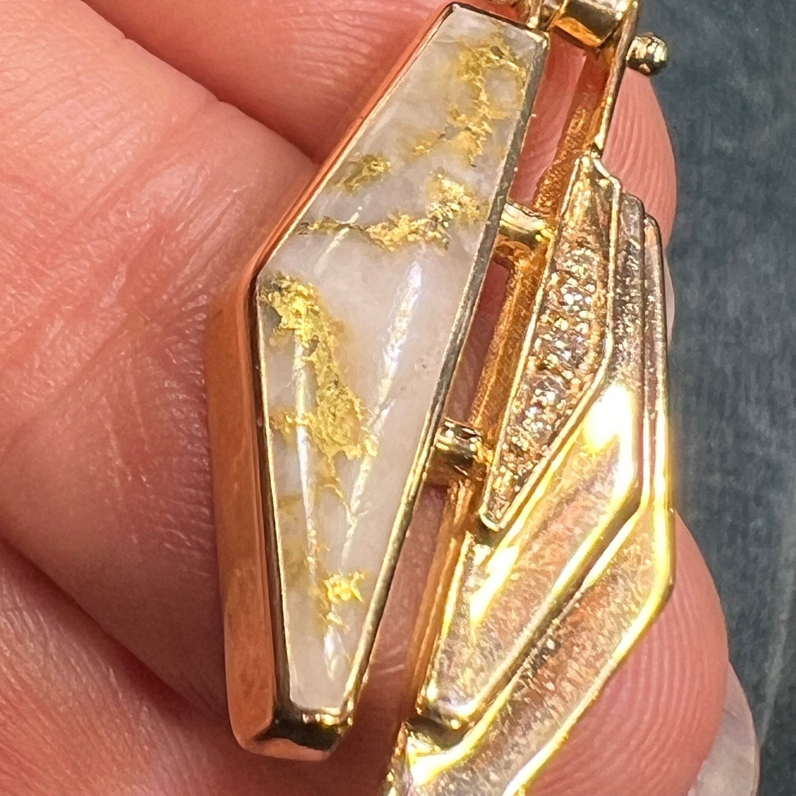 14k Gold ALASKAN Gold in Quartz Pendant w Diamonds. 1.5" + 6.5g